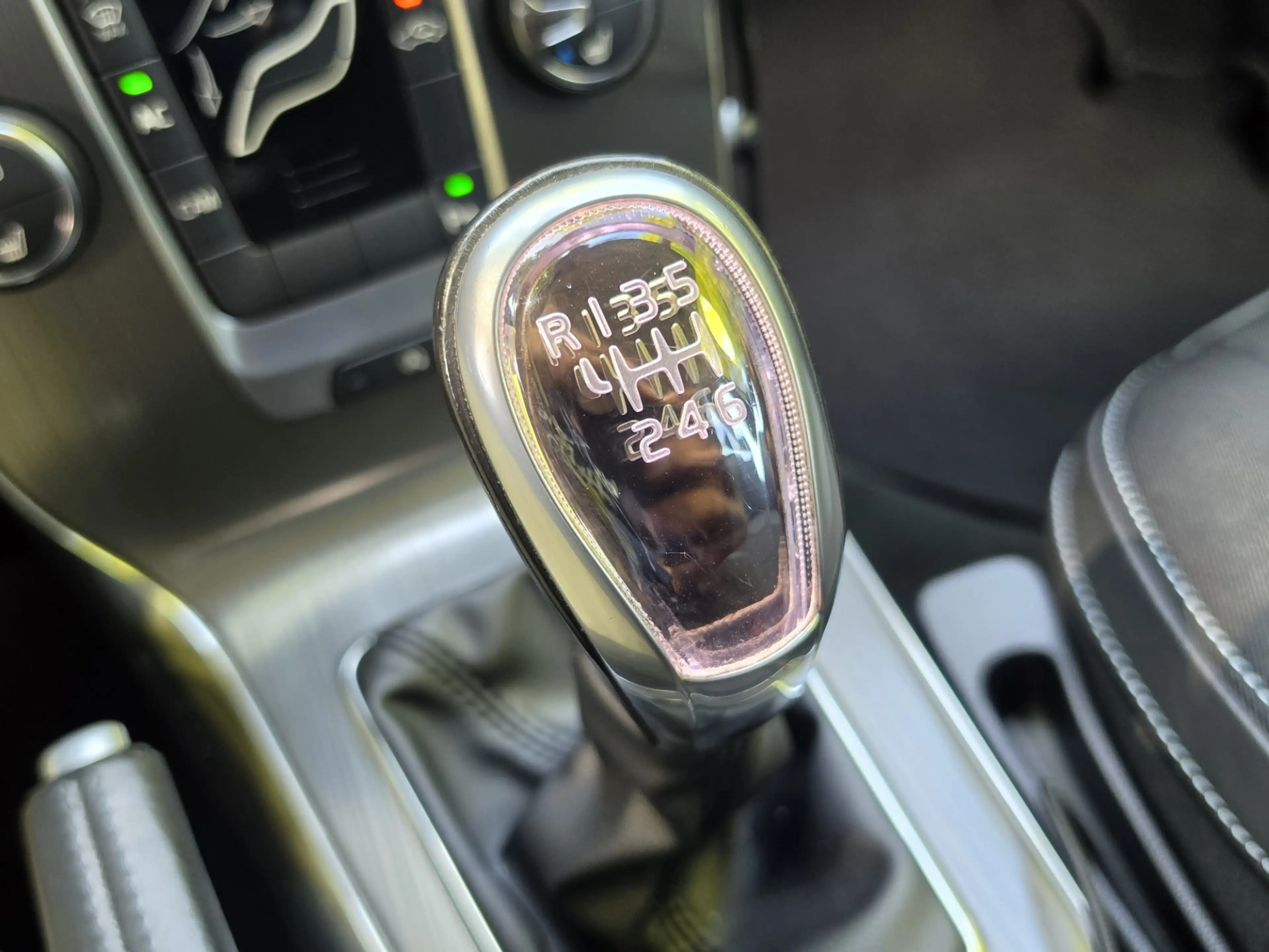Volvo V40 1.6 T3 Momentum Camera Navi Apk Tm 11-2027 — photo 13