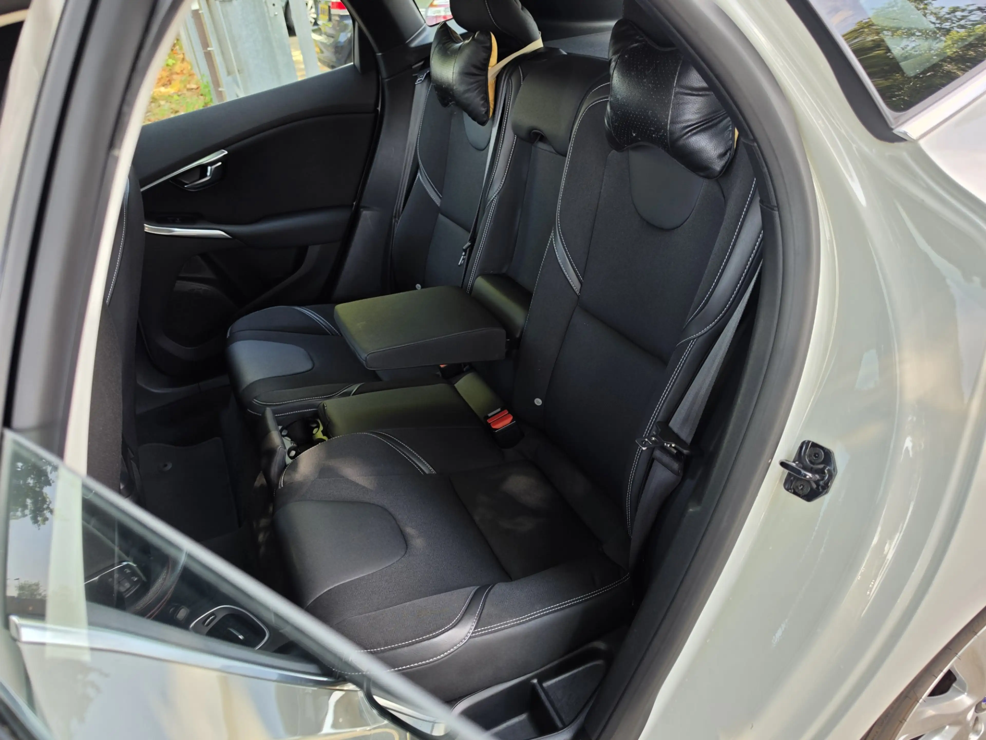 Volvo V40 1.6 T3 Momentum Camera Navi Apk Tm 11-2027 — photo 10