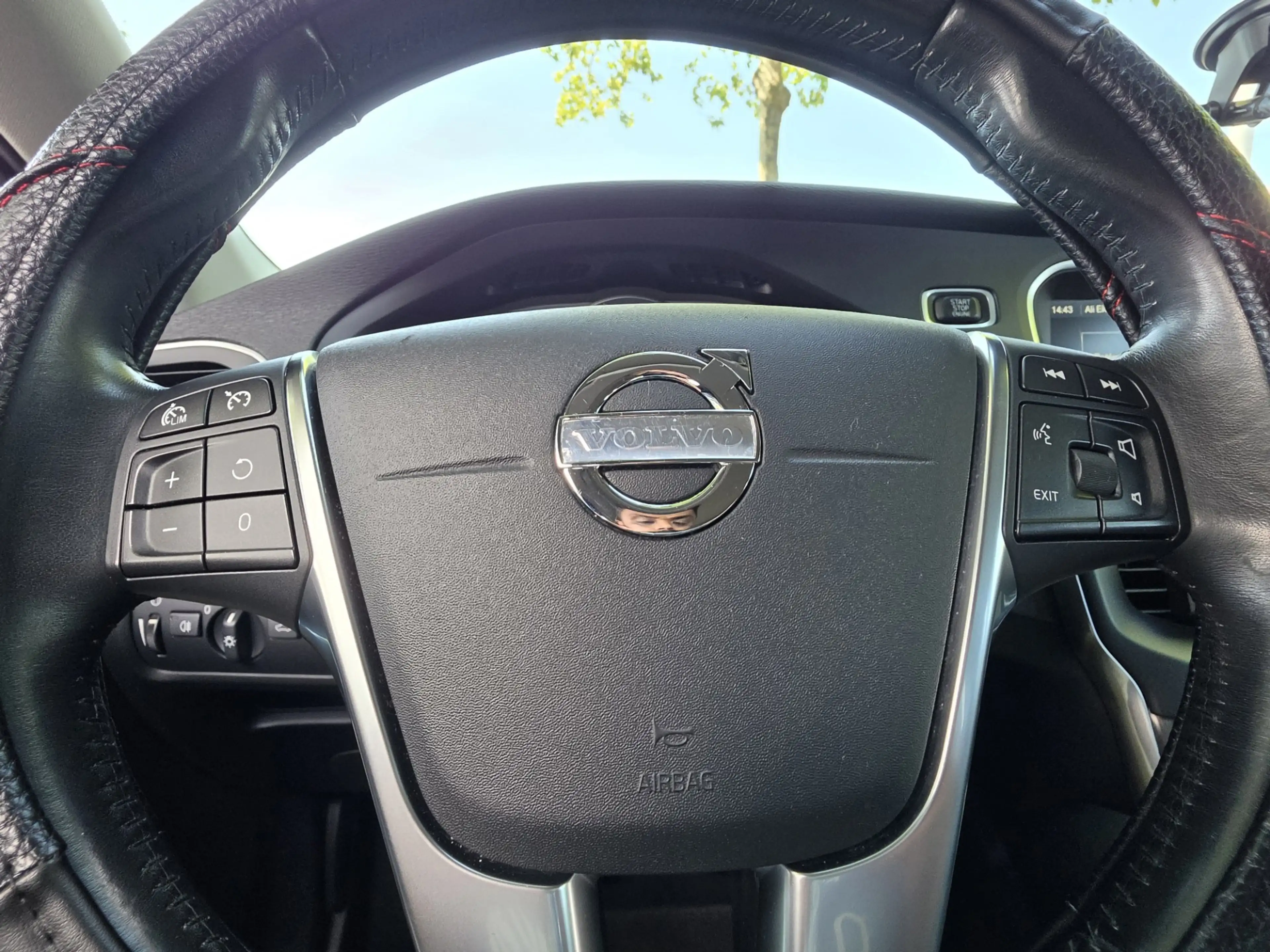 Volvo V40 1.6 T3 Momentum Camera Navi Apk Tm 11-2027 — photo 14