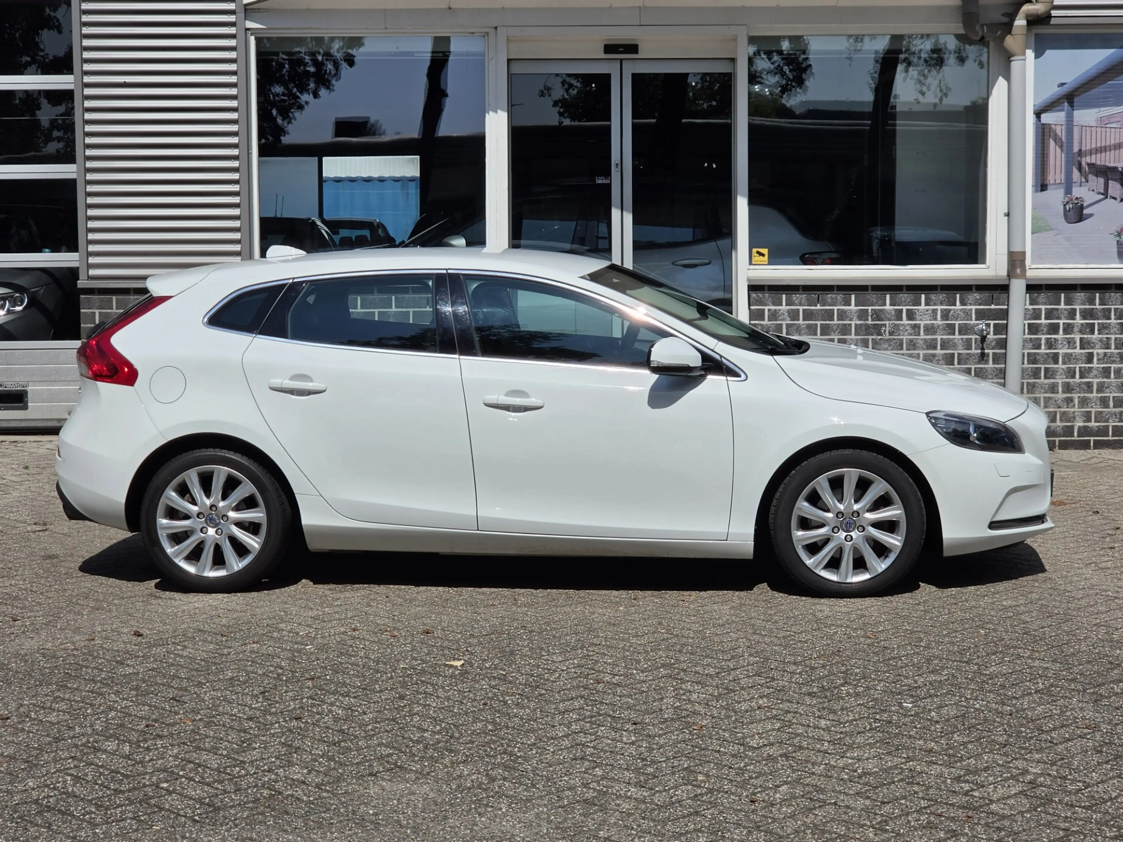 Volvo V40 1.6 T3 Momentum Camera Navi Apk Tm 11-2027 — photo 5