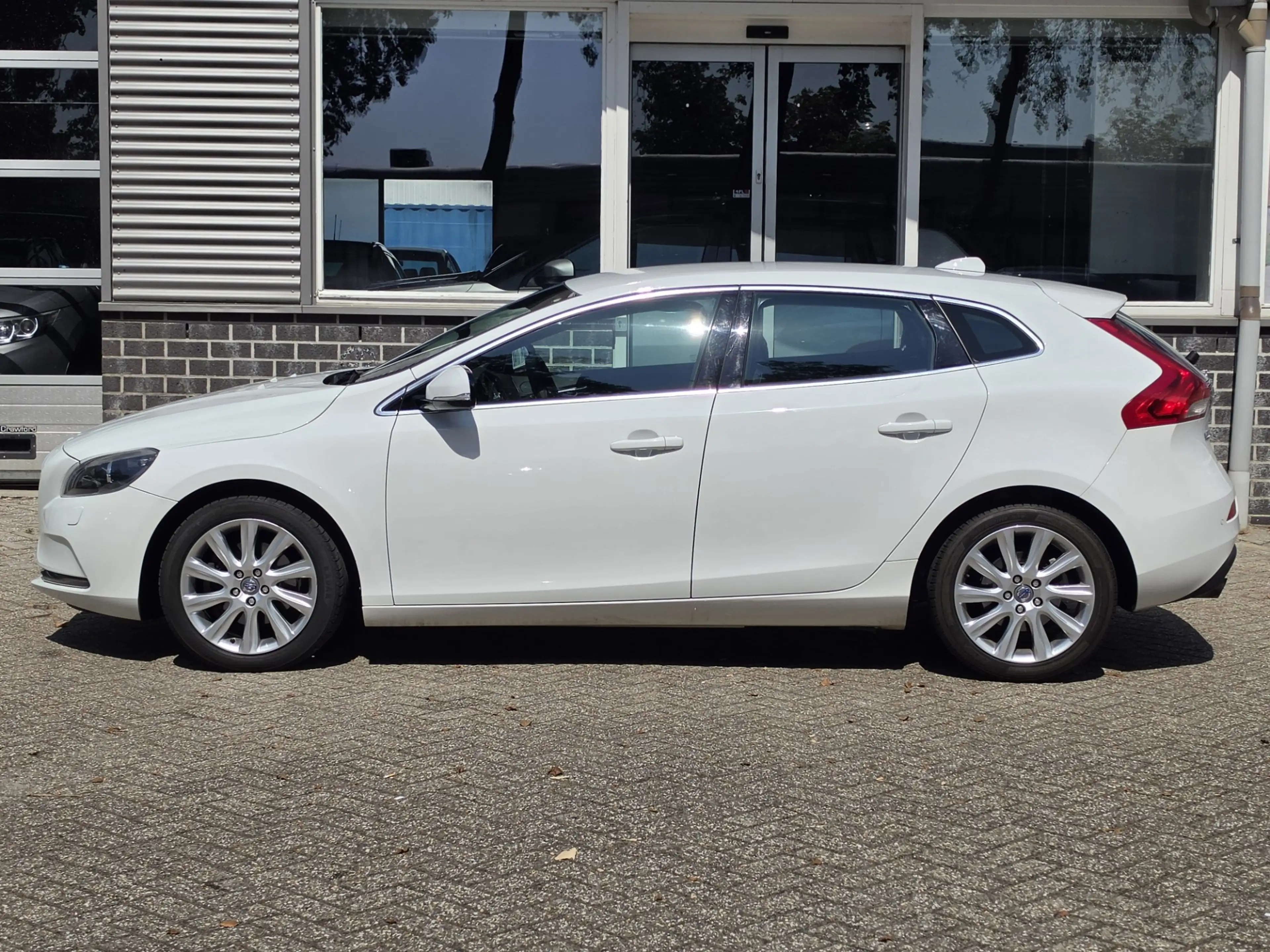 Volvo V40 1.6 T3 Momentum Camera Navi Apk Tm 11-2027 — photo 7