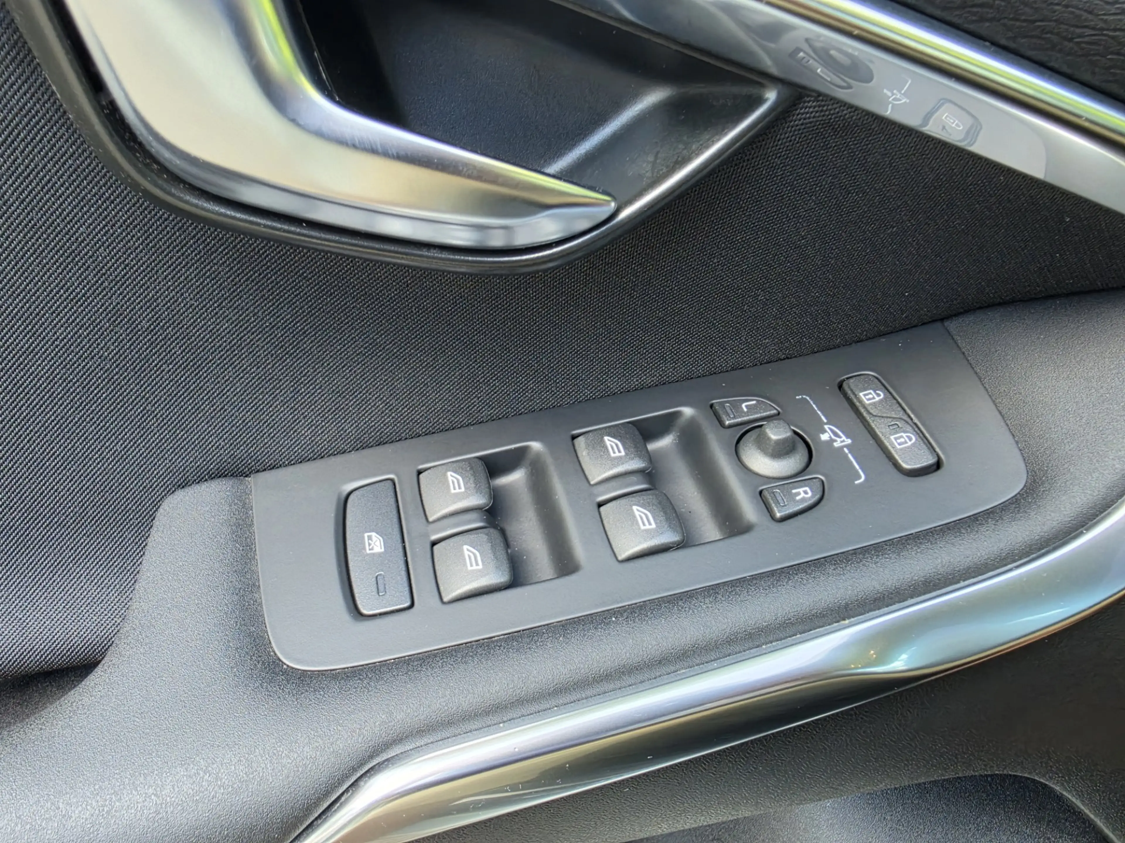 Volvo V40 1.6 T3 Momentum Camera Navi Apk Tm 11-2027 — photo 11