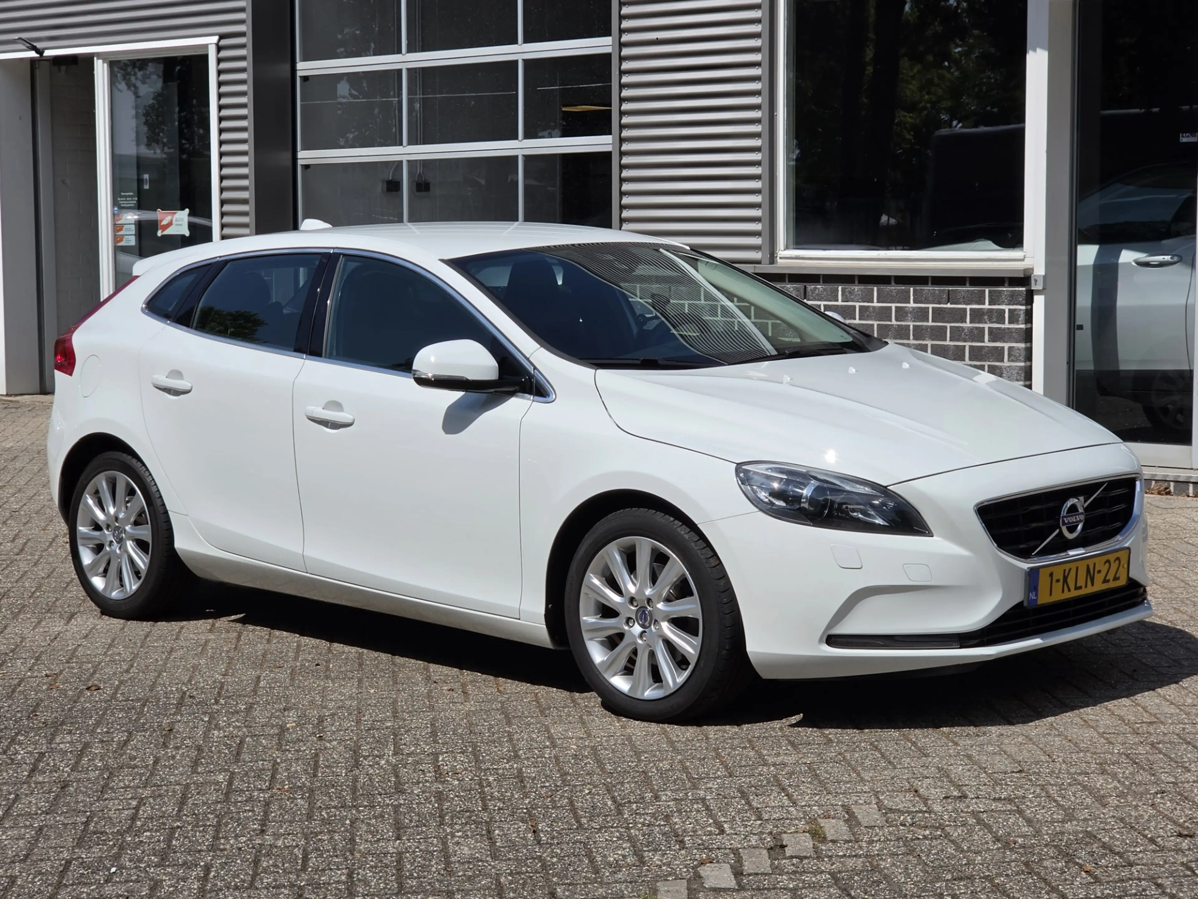 Volvo V40 1.6 T3 Momentum Camera Navi Apk Tm 11-2027 — photo 3