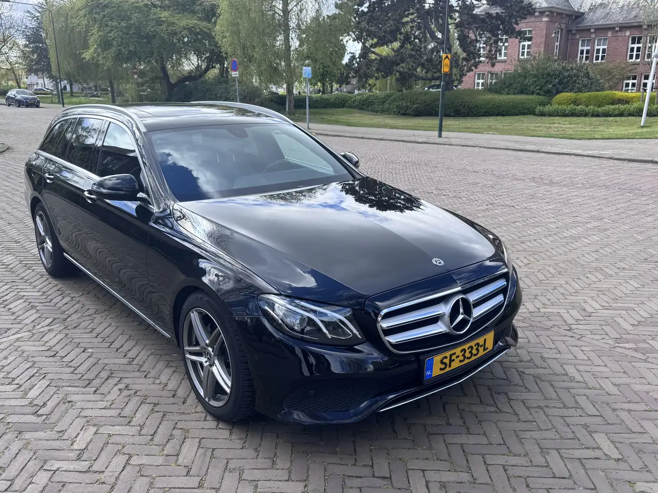Mercedes-Benz E 200