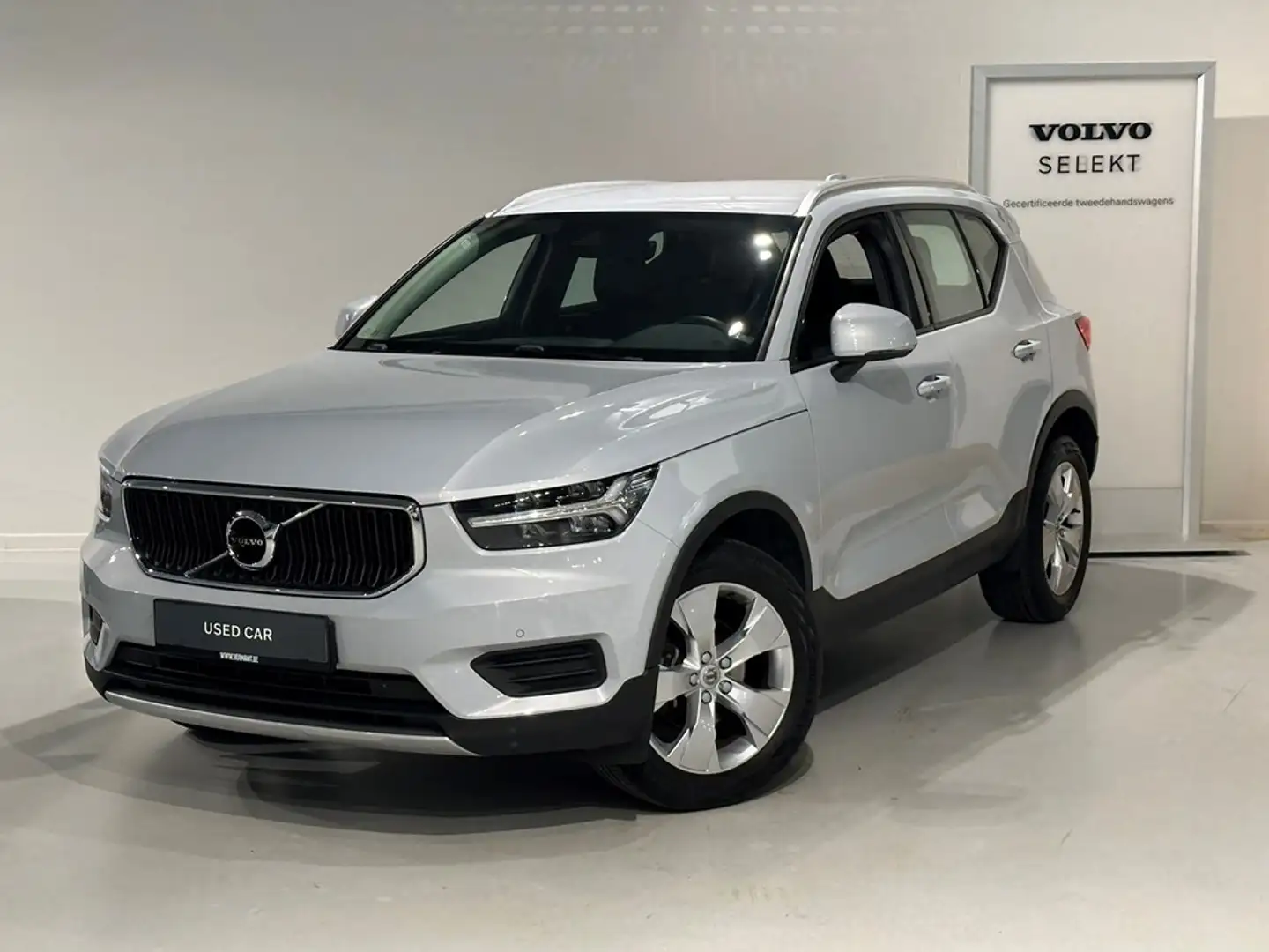 Volvo XC40 T3 Momentum Pro Automaat Grijs - 1