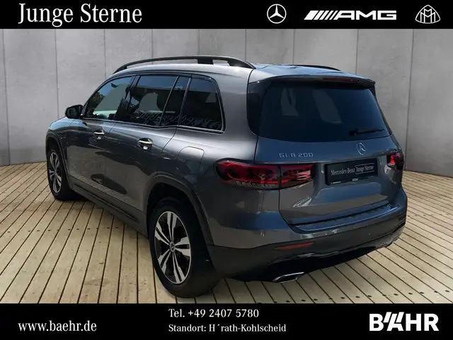 Mercedes-Benz GLB view 3