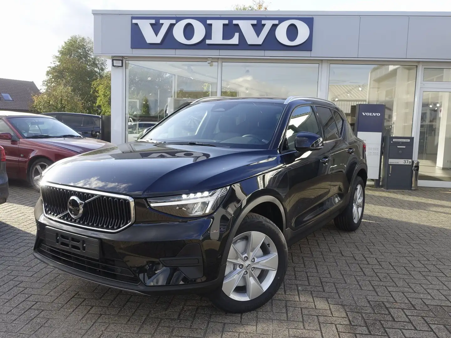 Volvo XC40 B3 Mild-Hybrid Benzin Core/360°/BLIS Schwarz - 1