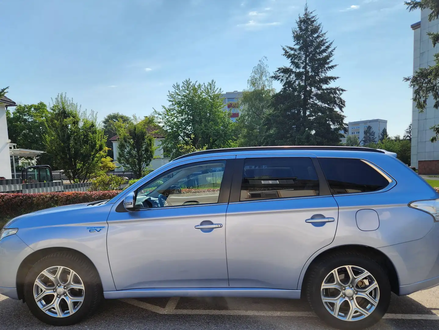 Mitsubishi Outlander PHEV Instyle (plugin hybrid) Blau - 1