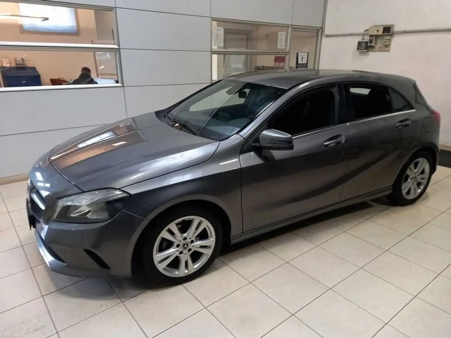 Mercedes-Benz A 180 A 180 d Automatic Business Gris - 2