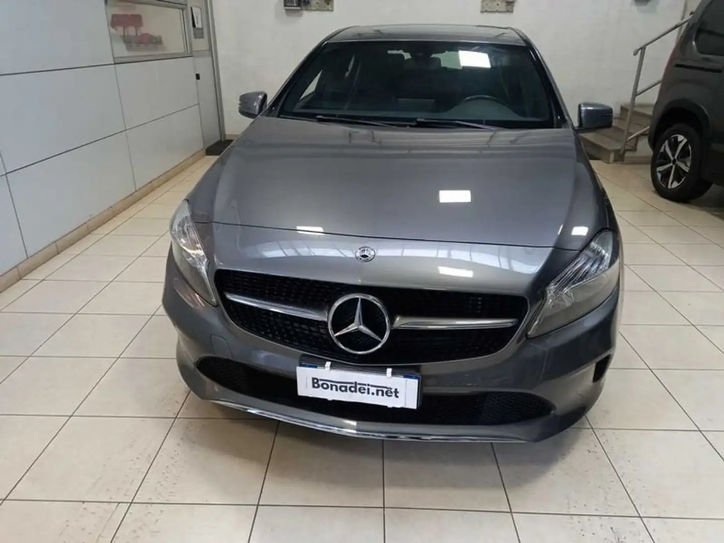 Mercedes-Benz A 180 A 180 d Automatic Business Gris - 1