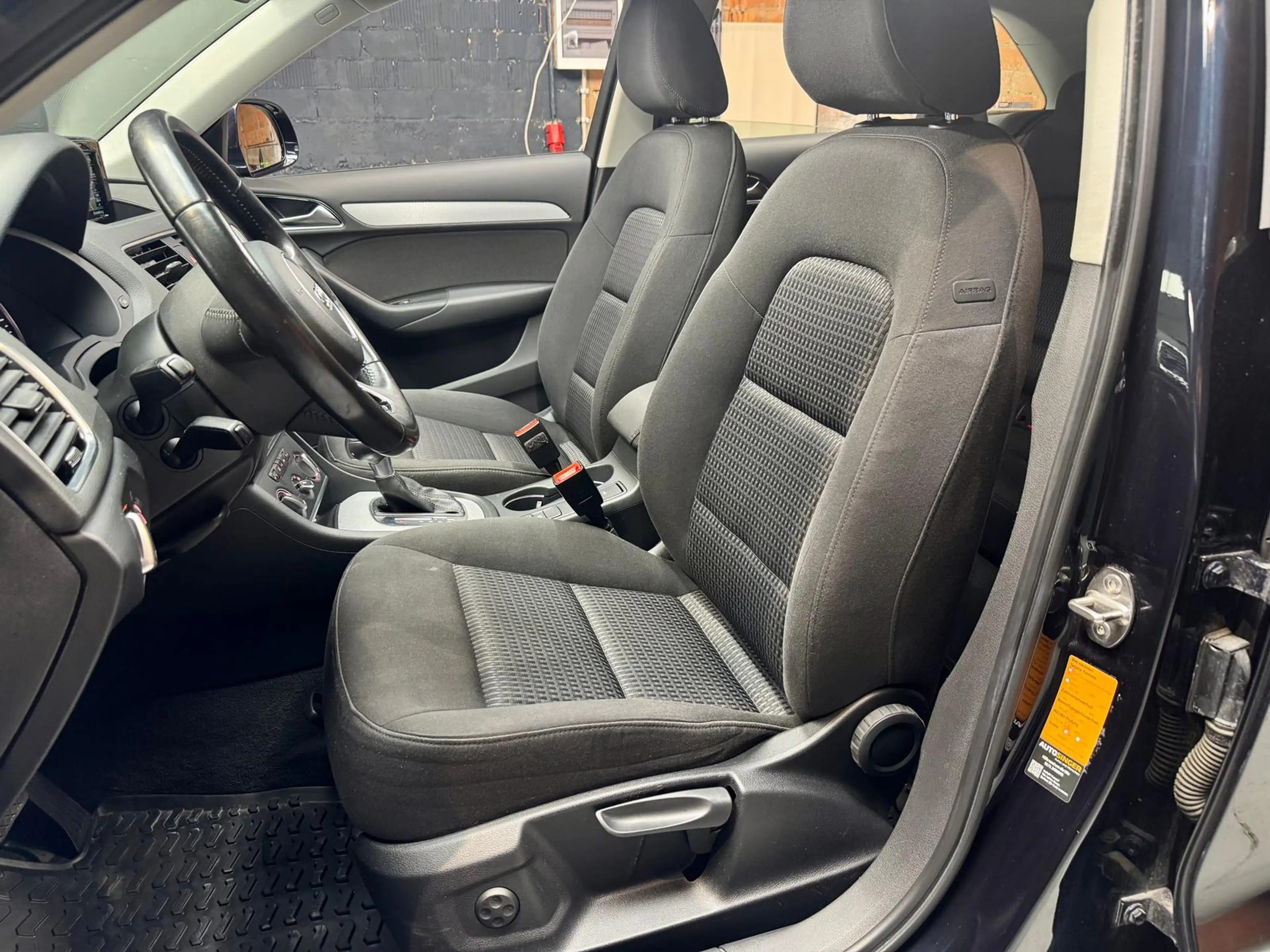 Audi Q3 design 1.4 16V TFSI ACT +NAVI+LED+SHZ+KLIMA+ — photo 14