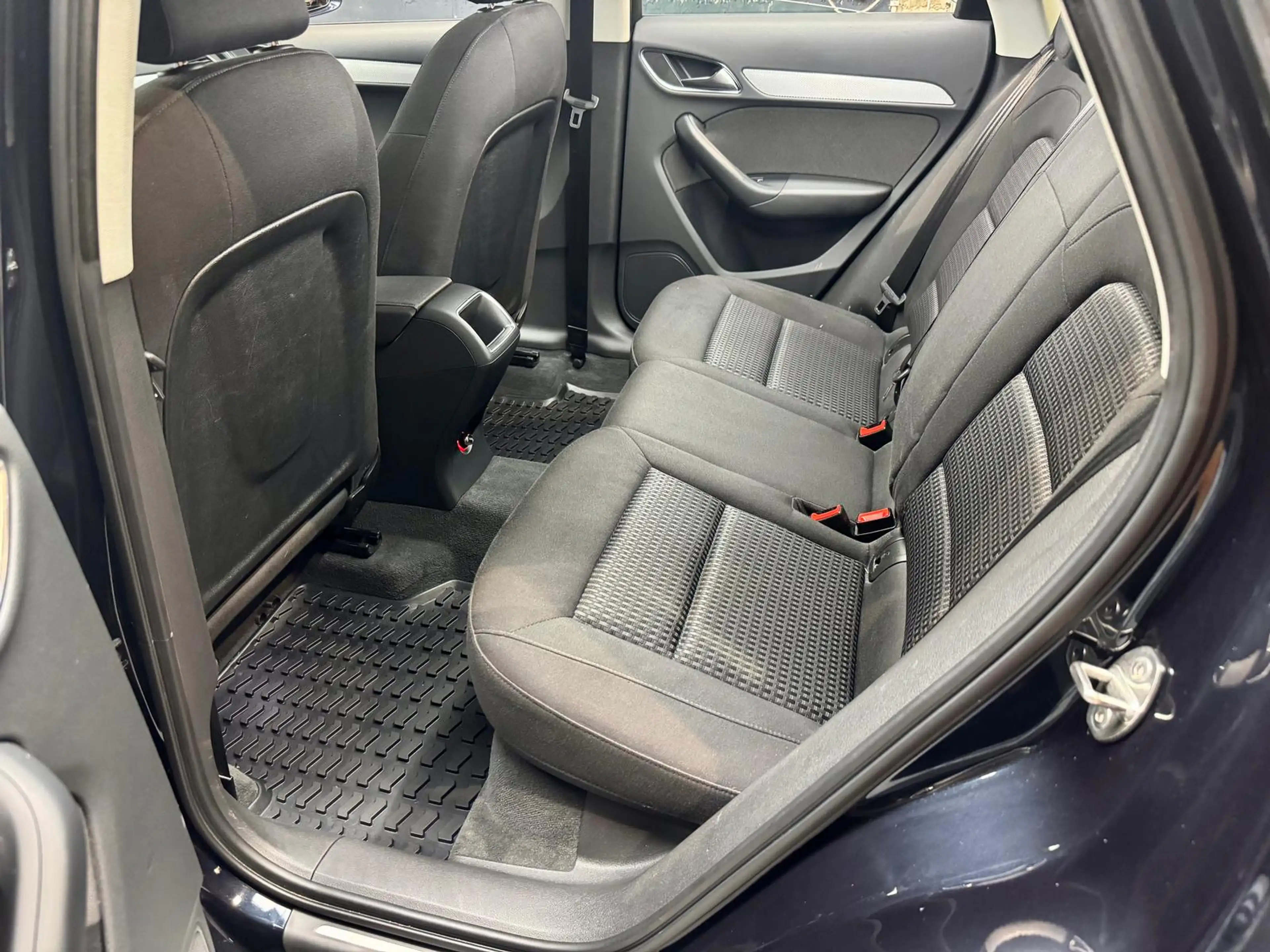 Audi Q3 design 1.4 16V TFSI ACT +NAVI+LED+SHZ+KLIMA+ — photo 15