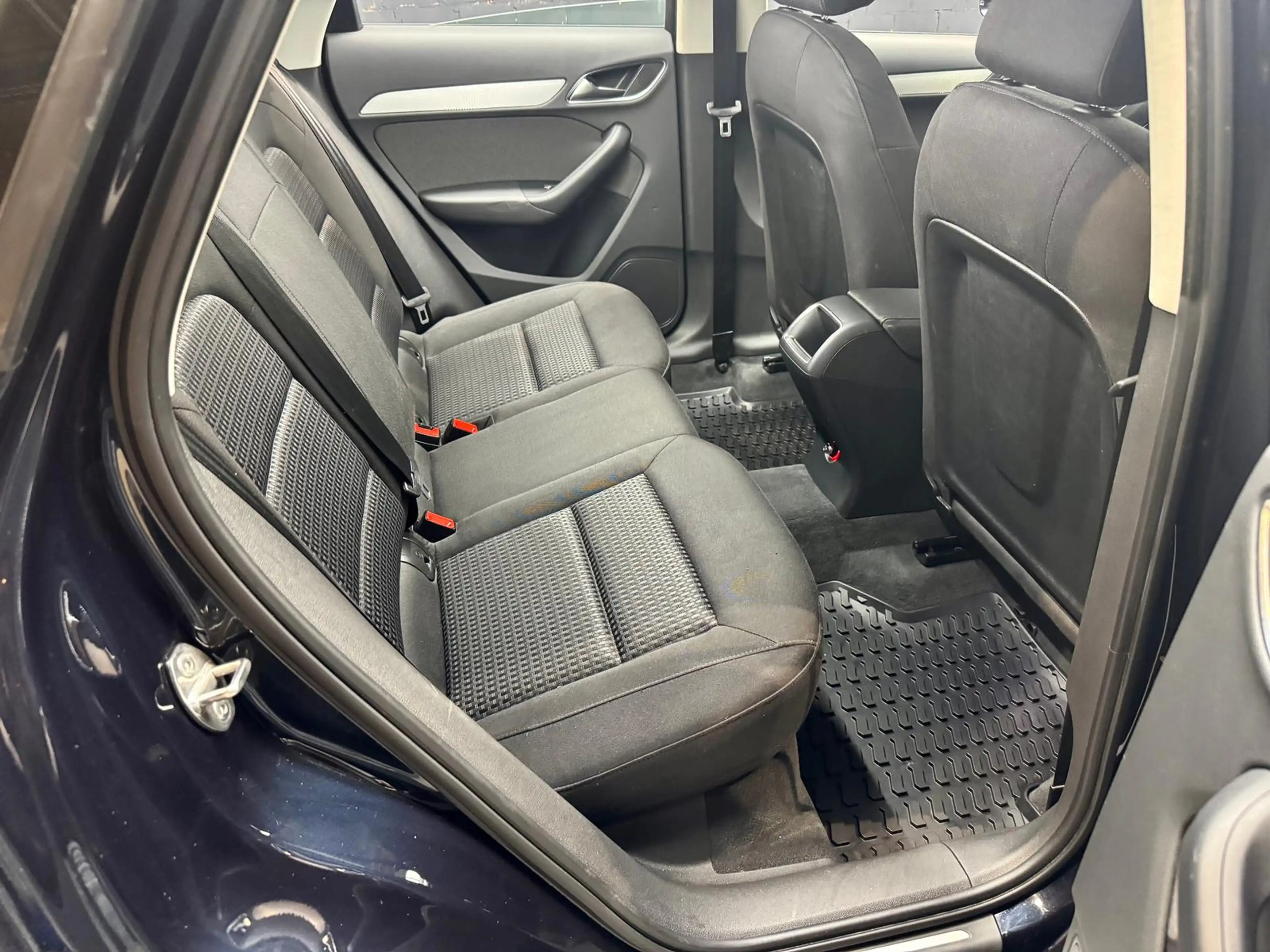 Audi Q3 design 1.4 16V TFSI ACT +NAVI+LED+SHZ+KLIMA+ — photo 17