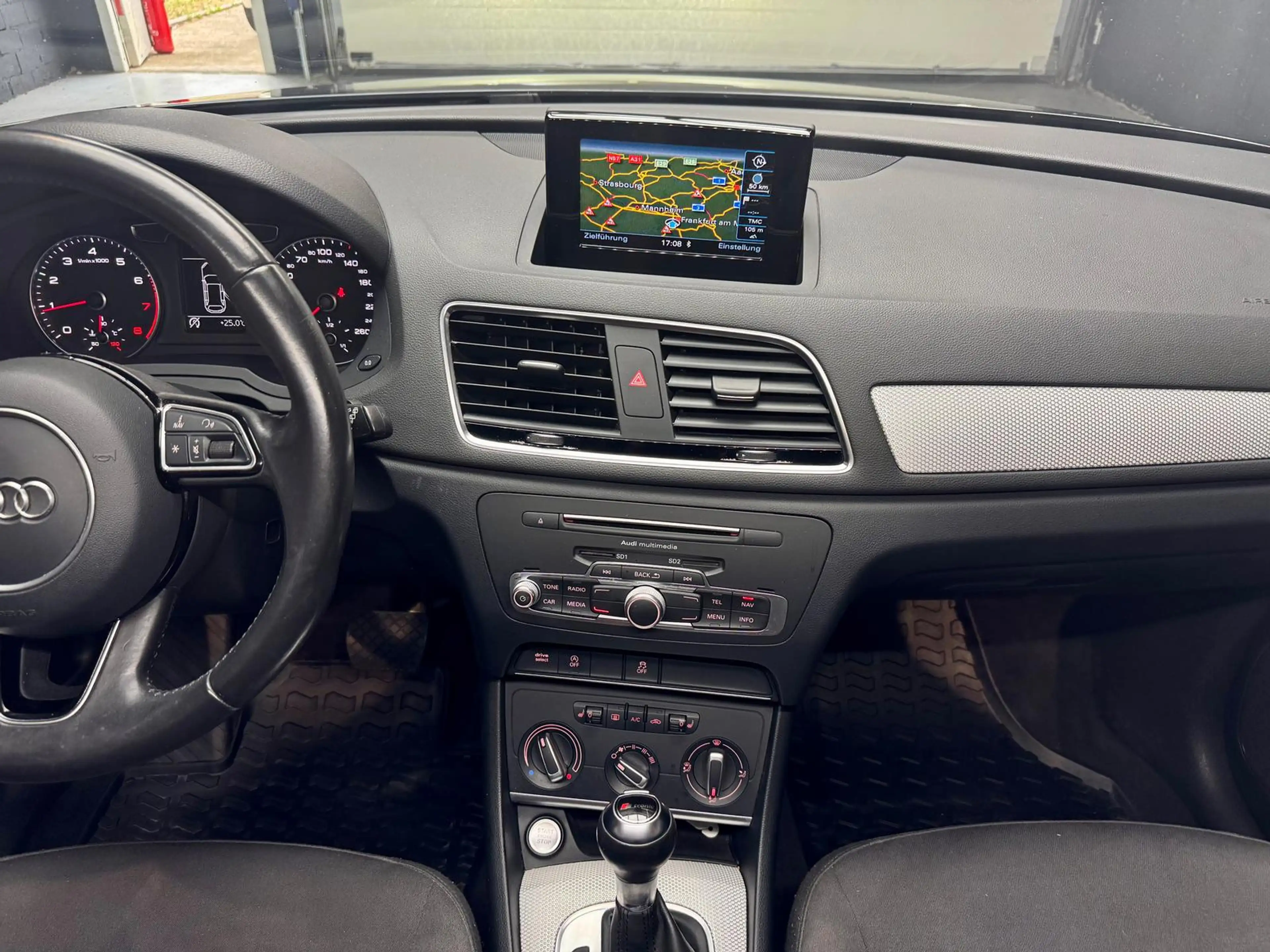 Audi Q3 design 1.4 16V TFSI ACT +NAVI+LED+SHZ+KLIMA+ — photo 23