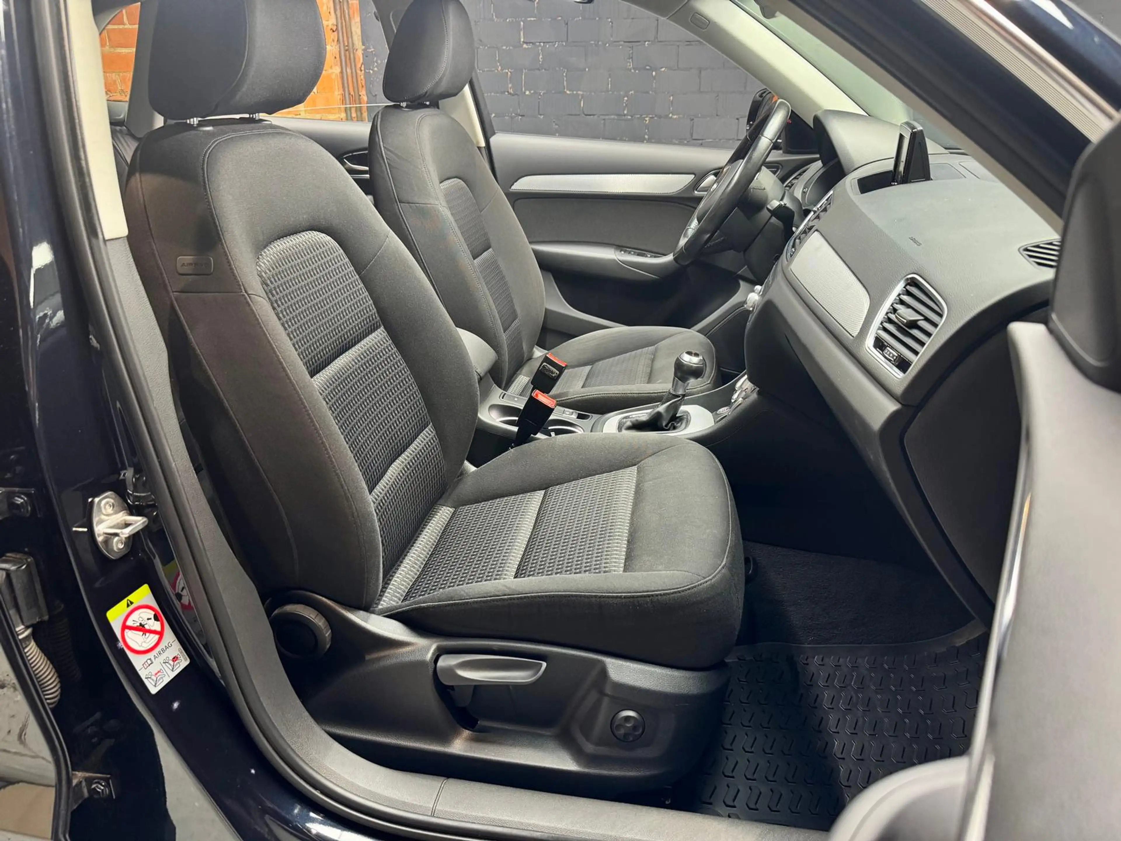 Audi Q3 design 1.4 16V TFSI ACT +NAVI+LED+SHZ+KLIMA+ — photo 20