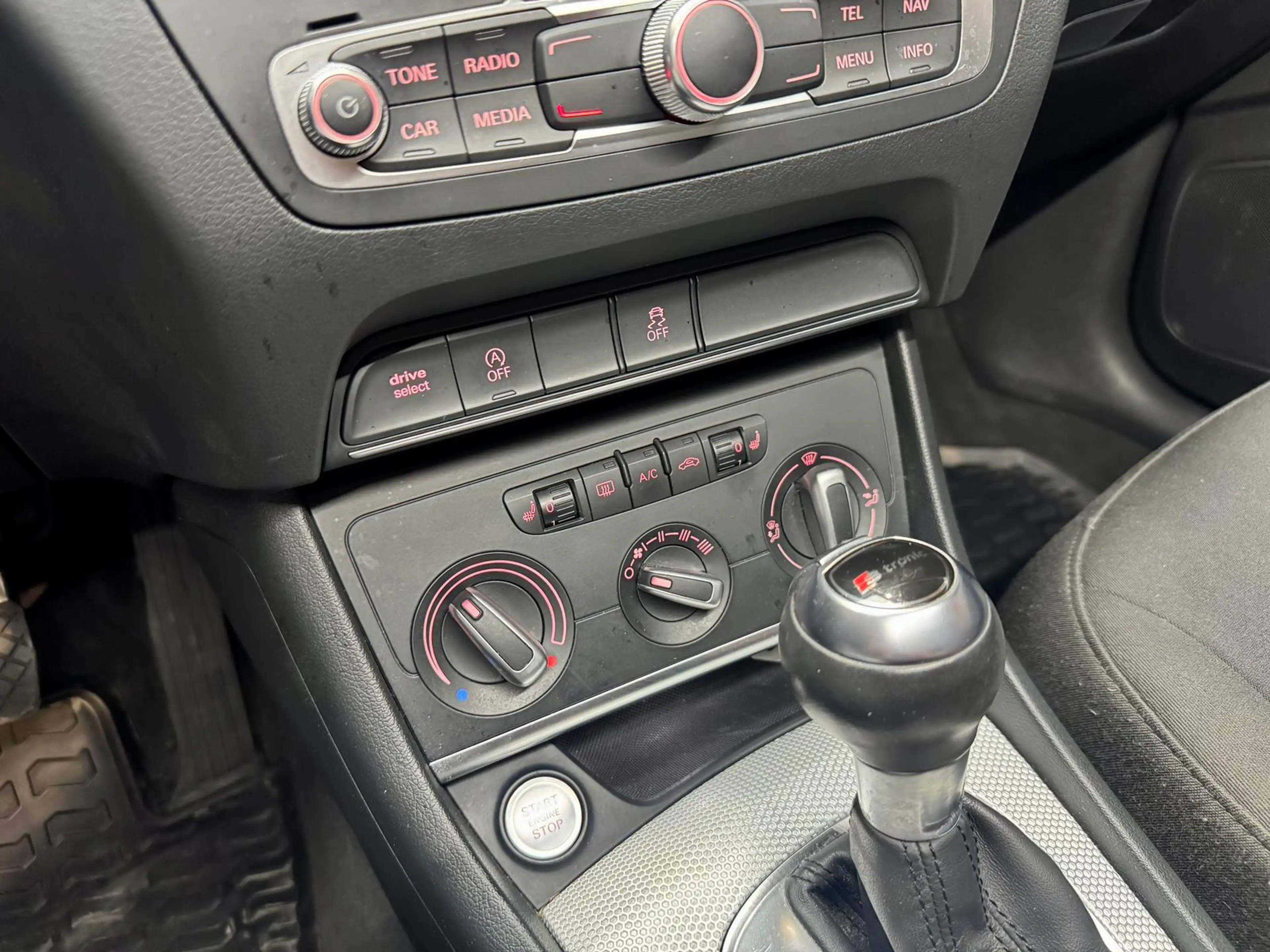 Audi Q3 design 1.4 16V TFSI ACT +NAVI+LED+SHZ+KLIMA+ — photo 28