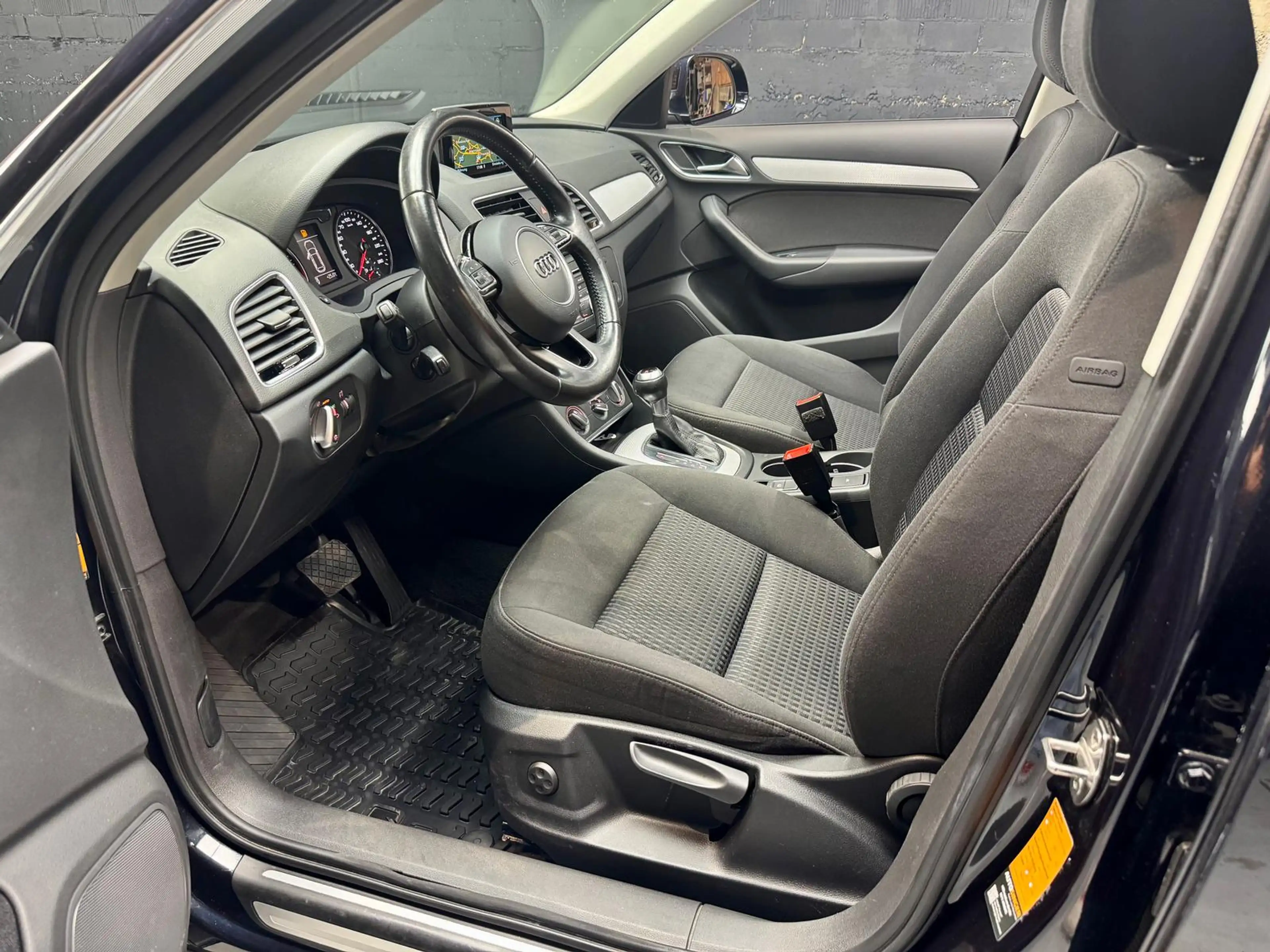 Audi Q3 design 1.4 16V TFSI ACT +NAVI+LED+SHZ+KLIMA+ — photo 12