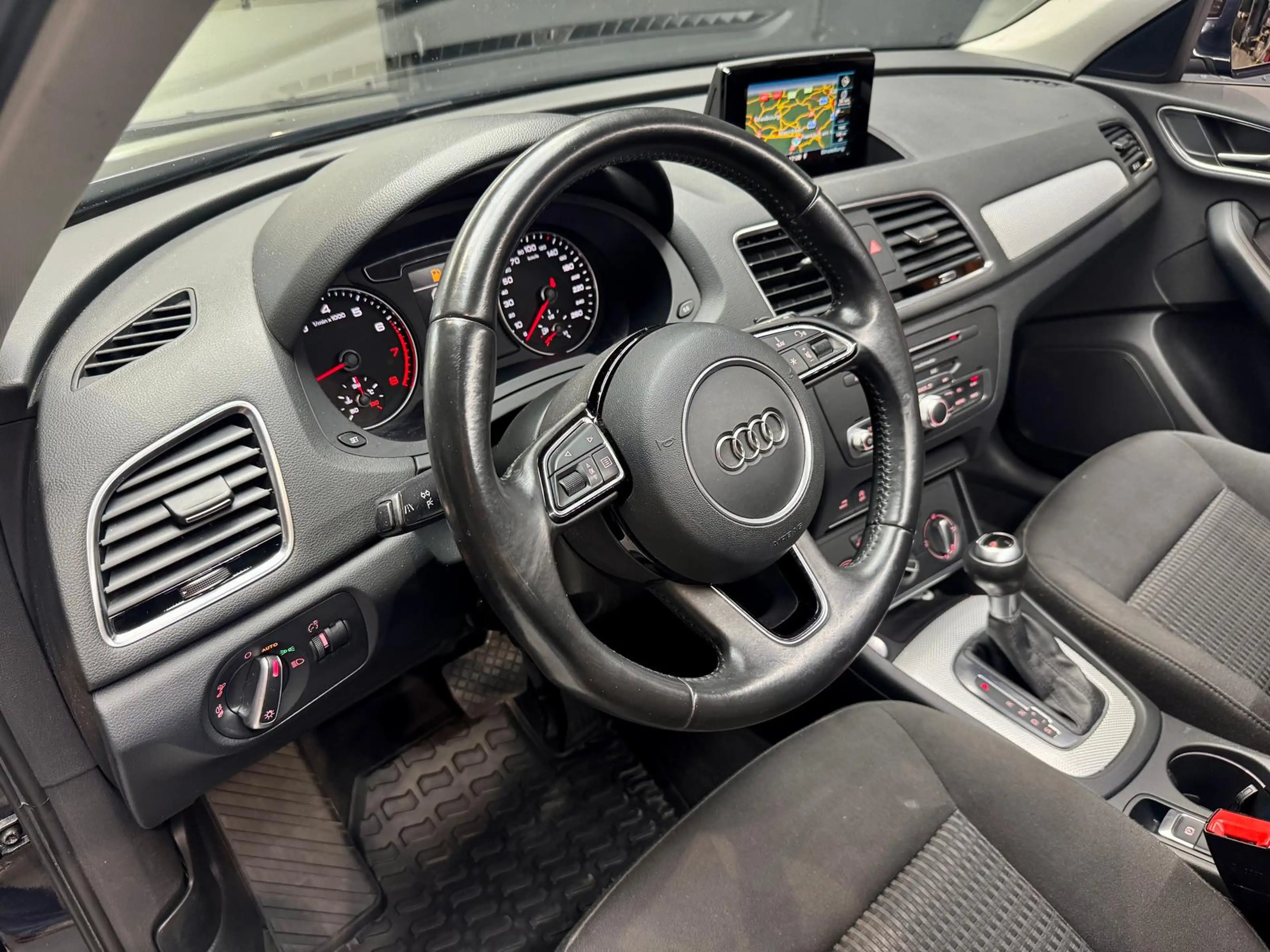 Audi Q3 design 1.4 16V TFSI ACT +NAVI+LED+SHZ+KLIMA+ — photo 8