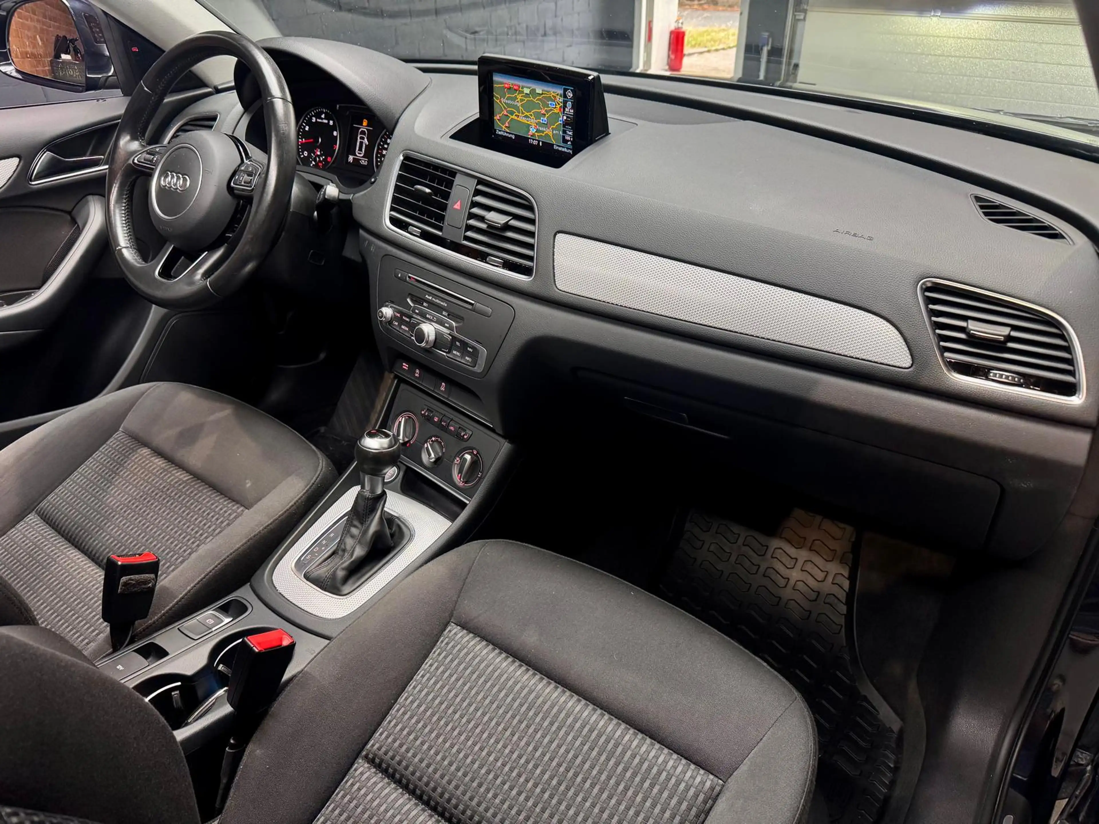 Audi Q3 design 1.4 16V TFSI ACT +NAVI+LED+SHZ+KLIMA+ — photo 19