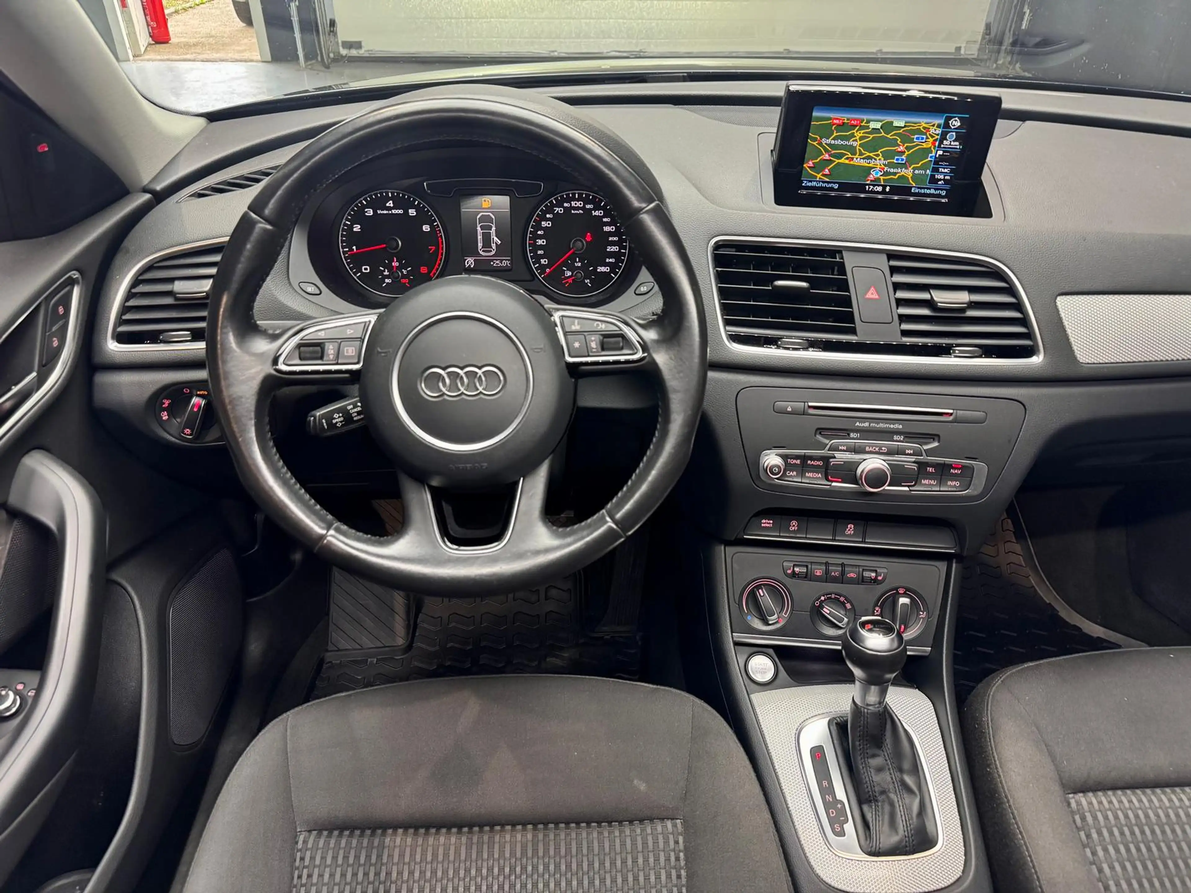 Audi Q3 design 1.4 16V TFSI ACT +NAVI+LED+SHZ+KLIMA+ — photo 22