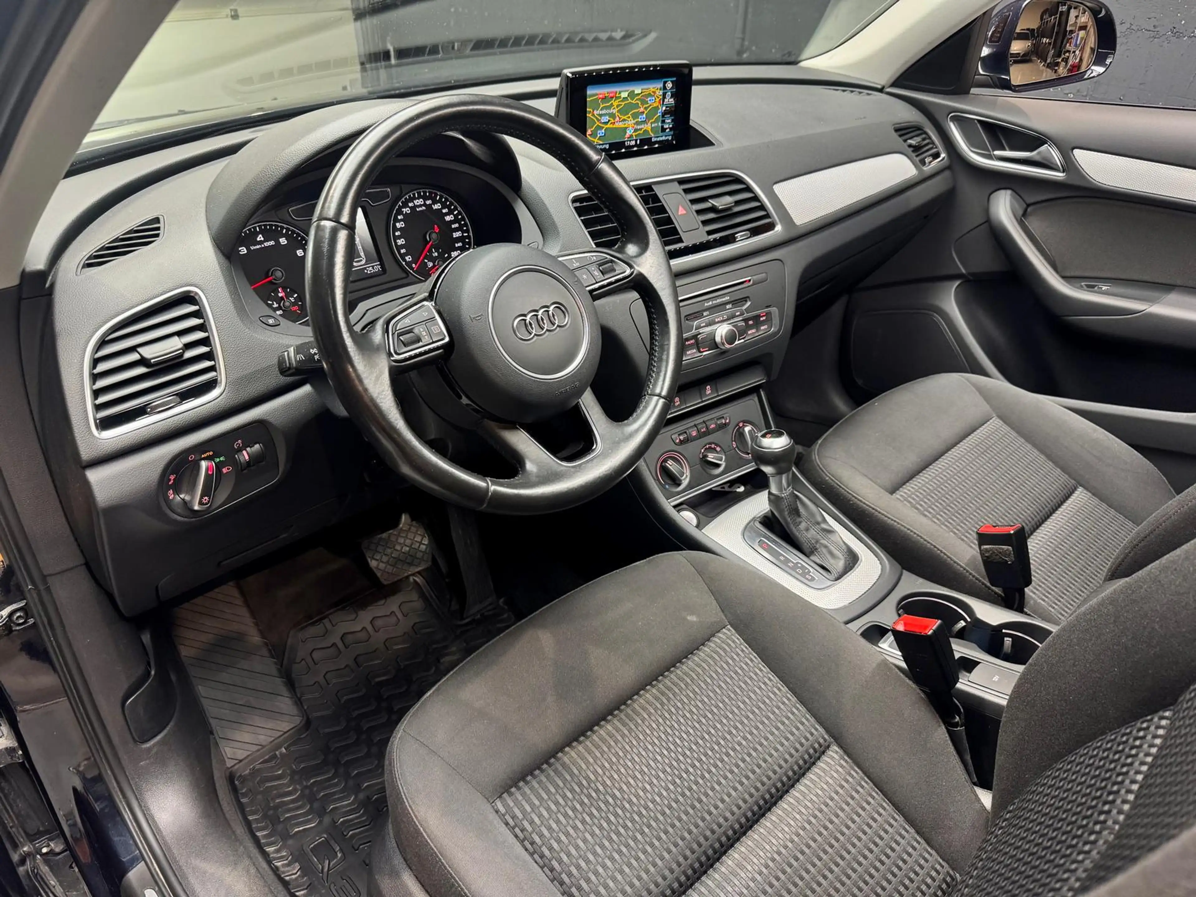 Audi Q3 design 1.4 16V TFSI ACT +NAVI+LED+SHZ+KLIMA+ — photo 13