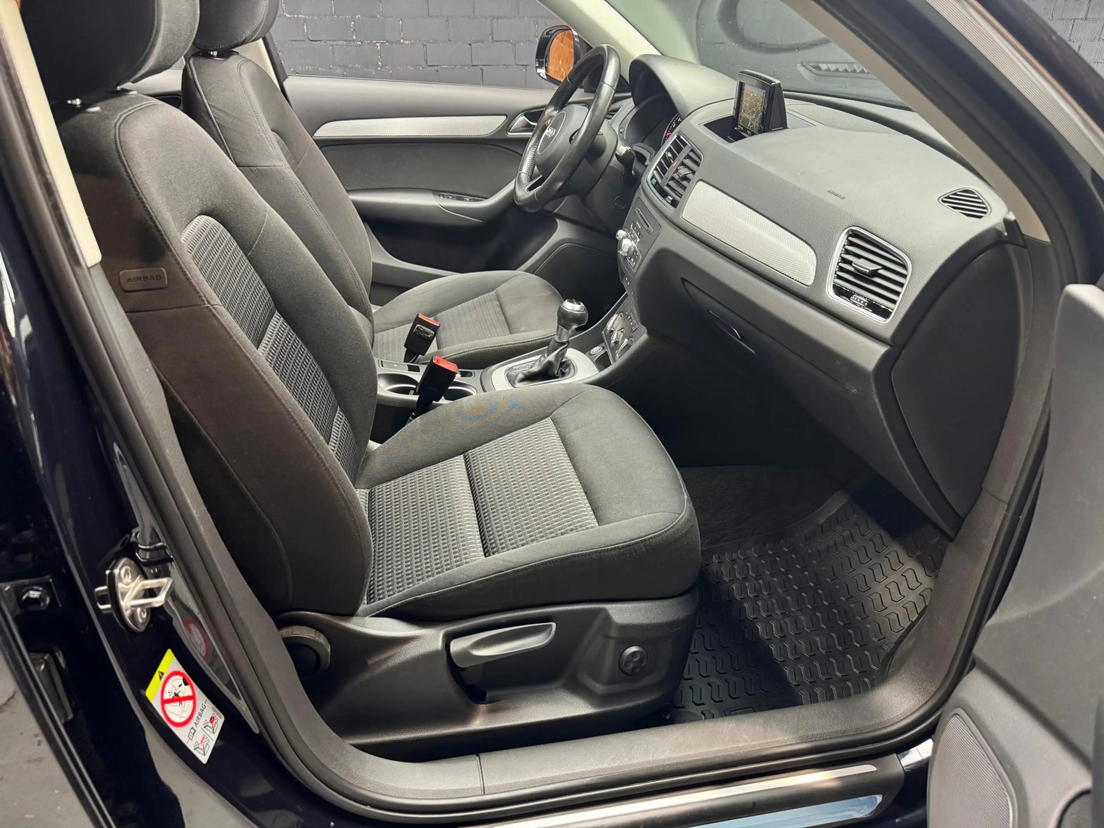 Audi Q3 design 1.4 16V TFSI ACT +NAVI+LED+SHZ+KLIMA+ — photo 18