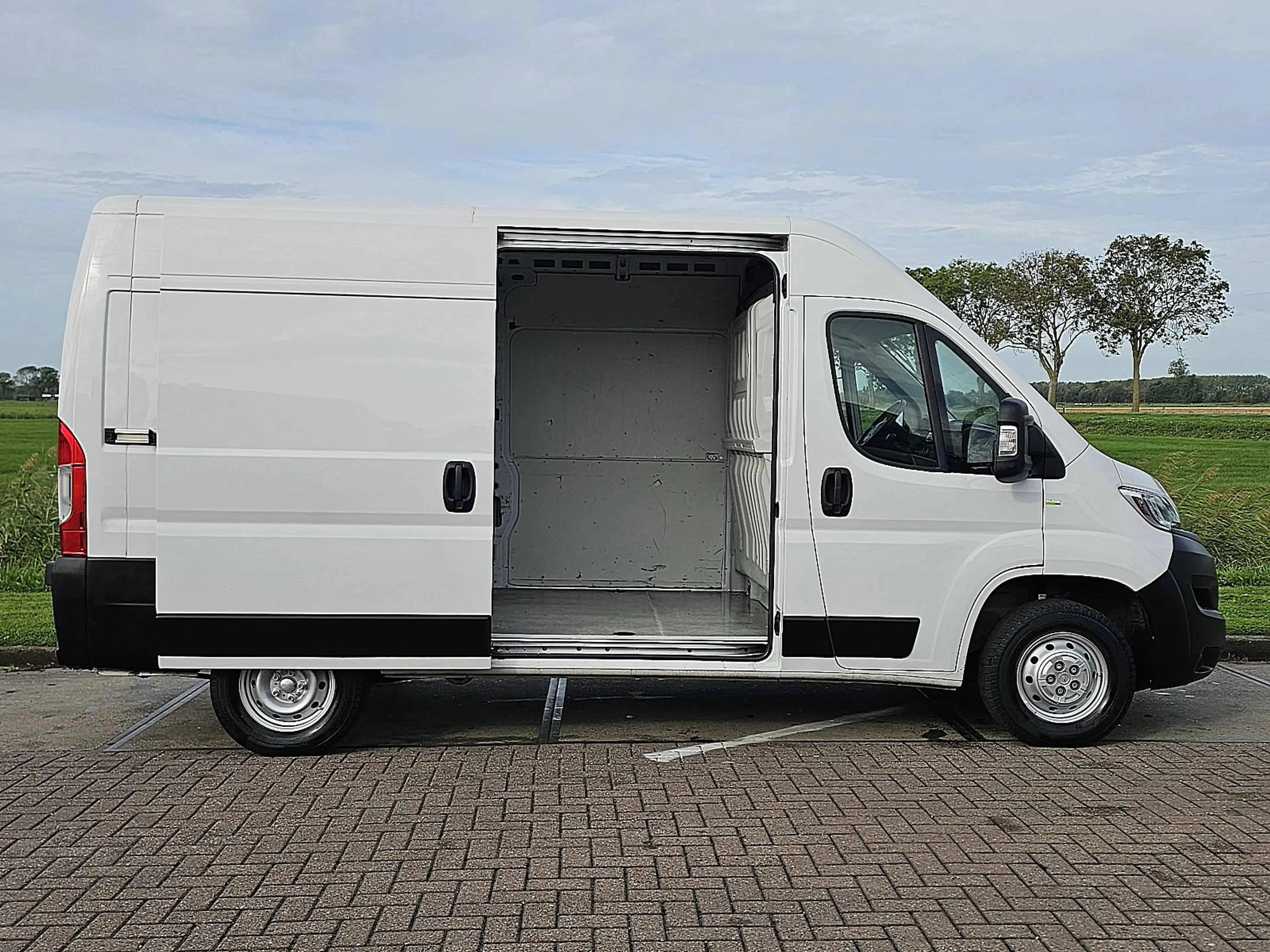Opel Movano 2.2 L2H2 Airco Euro6 — photo 14