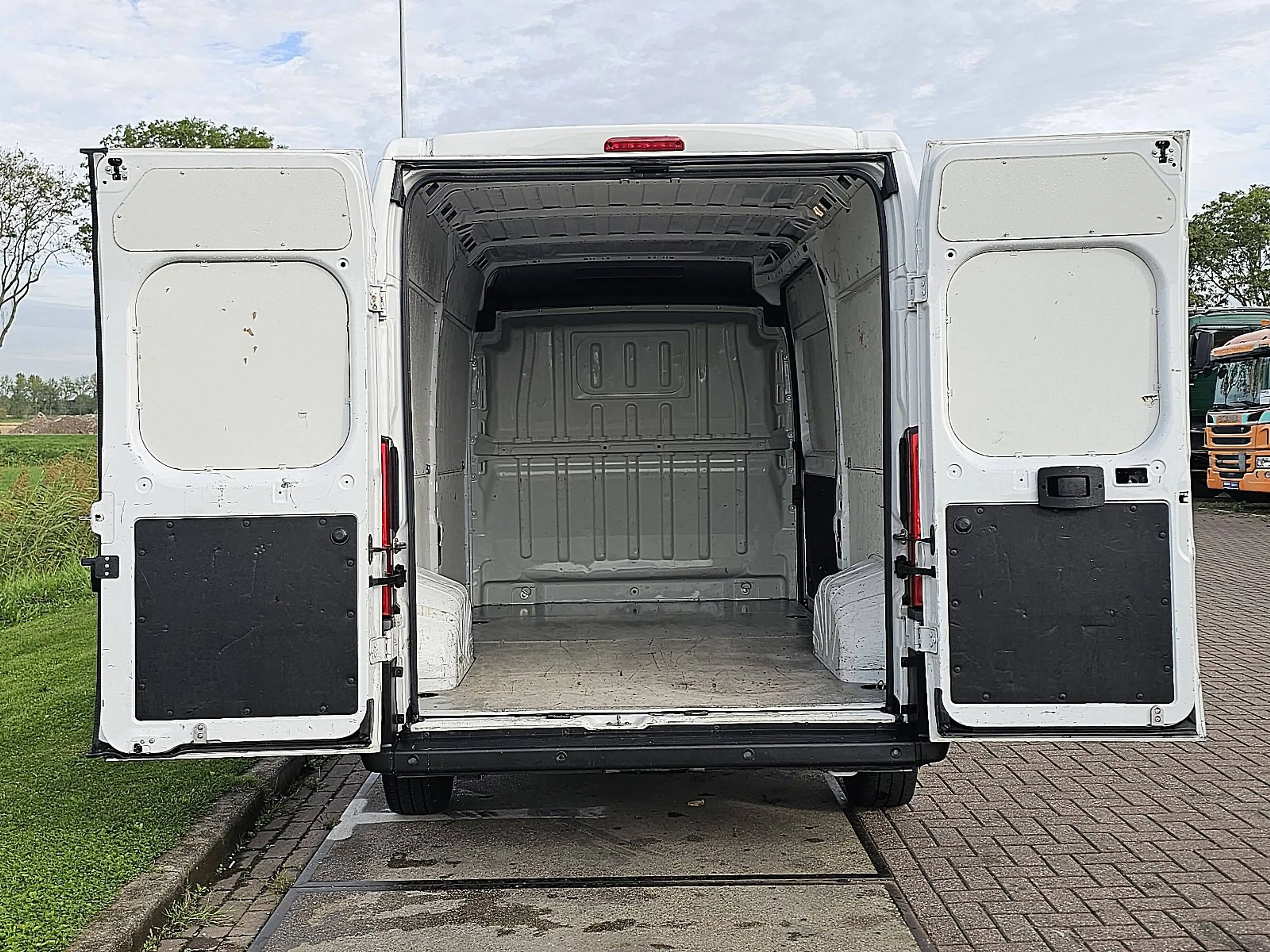 Opel Movano 2.2 L2H2 Airco Euro6 — photo 13