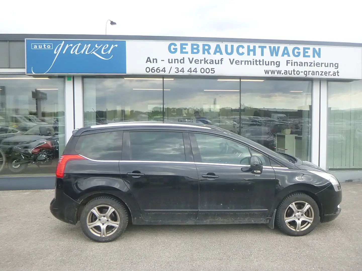 Peugeot 5008 1,6 HDI Exclusive FAP Schwarz - 1