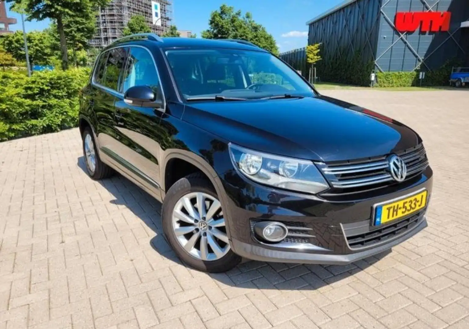Volkswagen Tiguan 2.0 TDI Sport&Style Zwart - 2