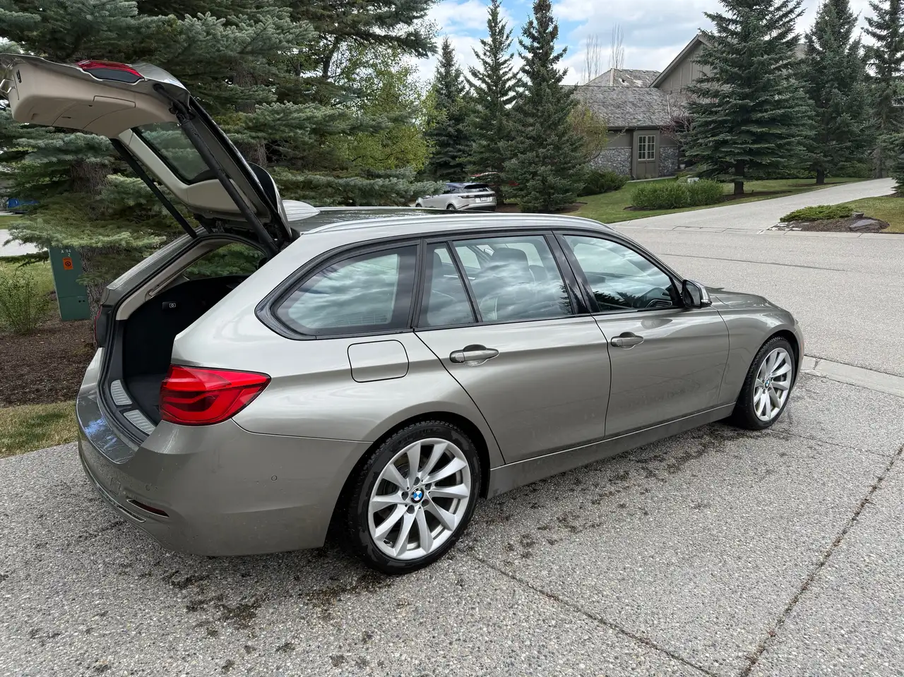 BMW 3 Series снимка BMW 3 Series