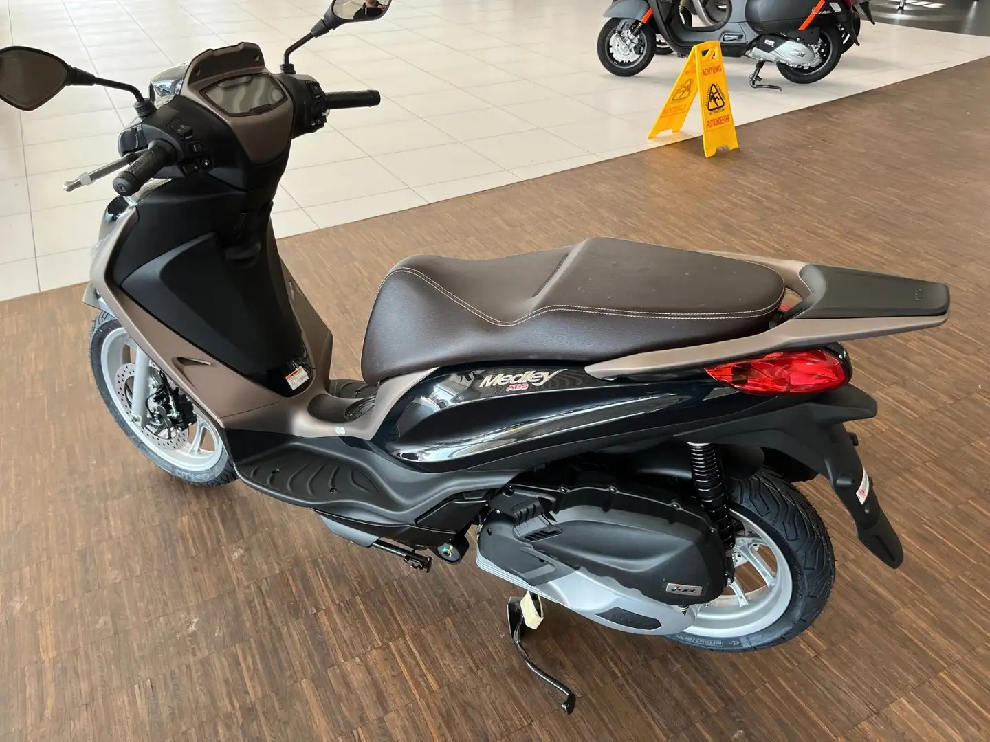 Piaggio Medley 125 ABS iGET schwarz *LAGERFAHRZEUG* Negro - 2