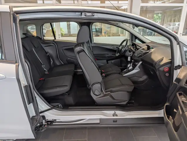 Ford B-Max view 3