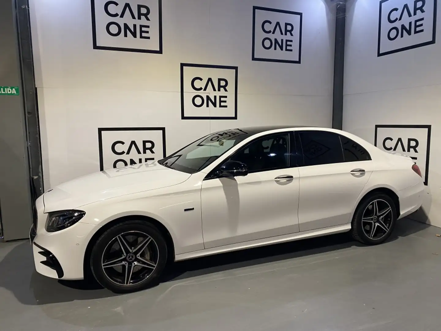 Mercedes-Benz E 300 de Weiß - 2