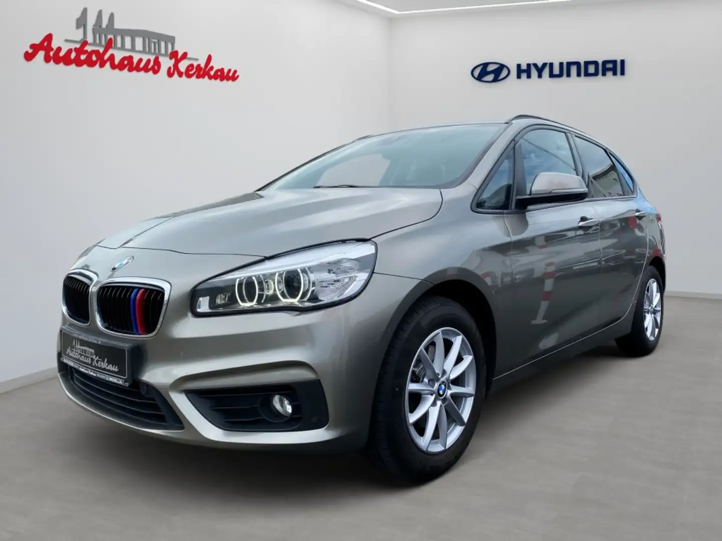 BMW 218 218d Active Tourer Advantage+NAV+AHK+CAM+LED+ Silber - 1
