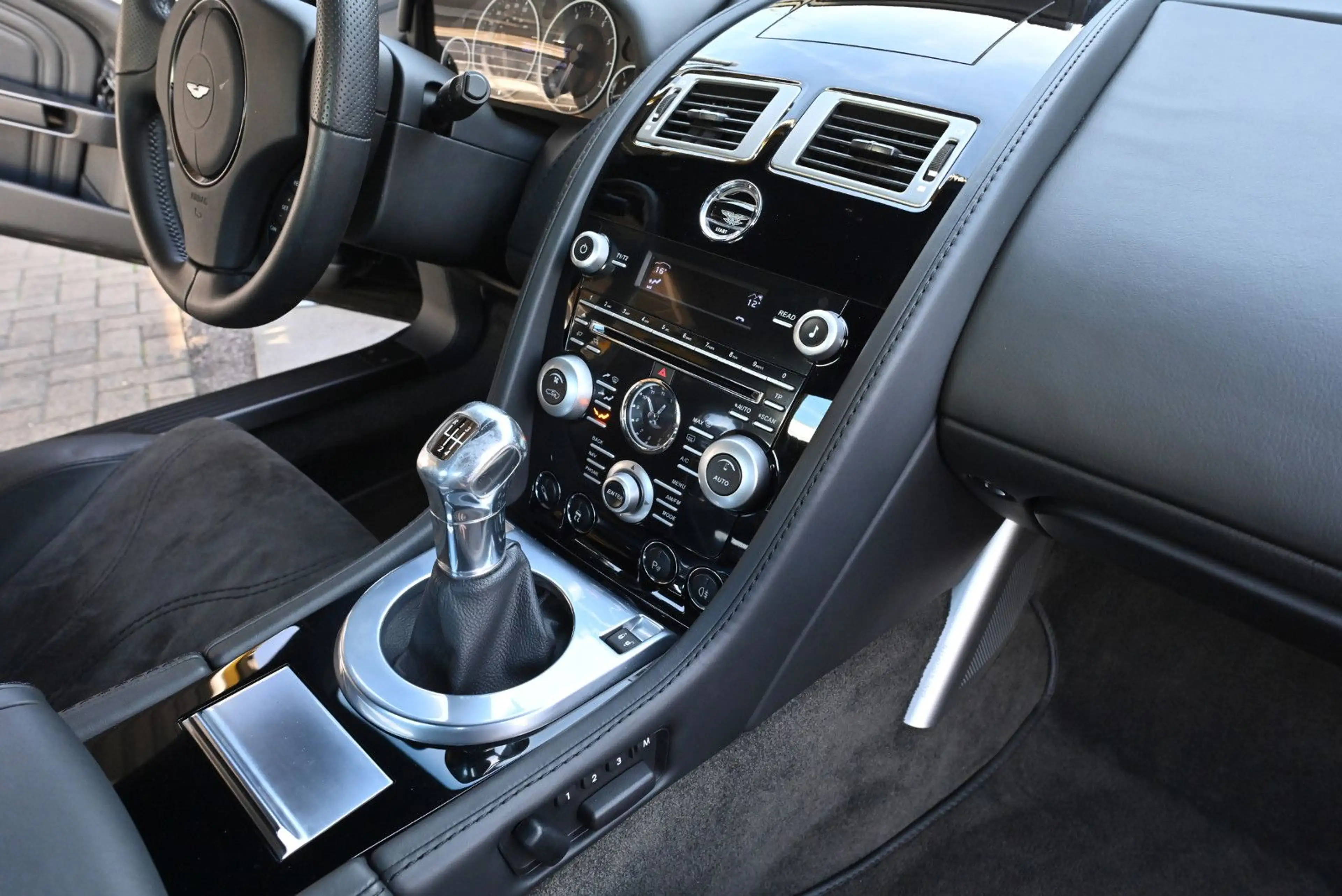 Aston Martin DBS -Handschalter/TipTop/Gr. Wartung & Kuppl. neu — photo 8