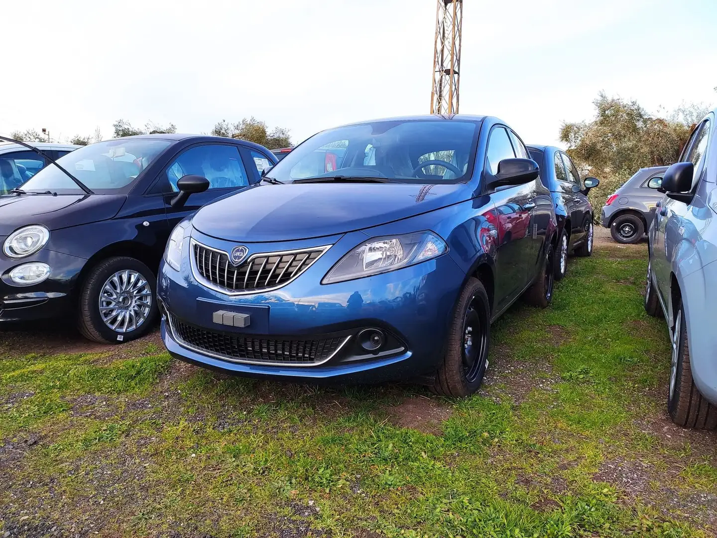 Lancia Ypsilon 1.0 FireFly 5 porte S&S Hybrid Silver Blu/Azzurro - 1
