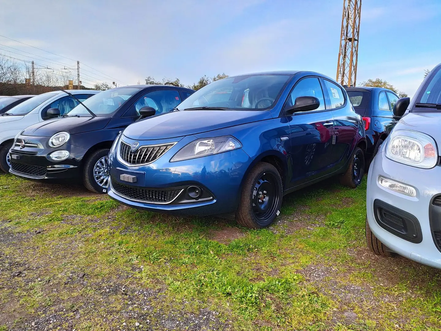 Lancia Ypsilon 1.0 FireFly 5 porte S&S Hybrid Silver Blu/Azzurro - 2