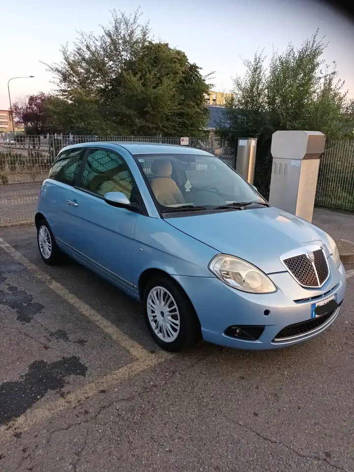 Lancia Ypsilon