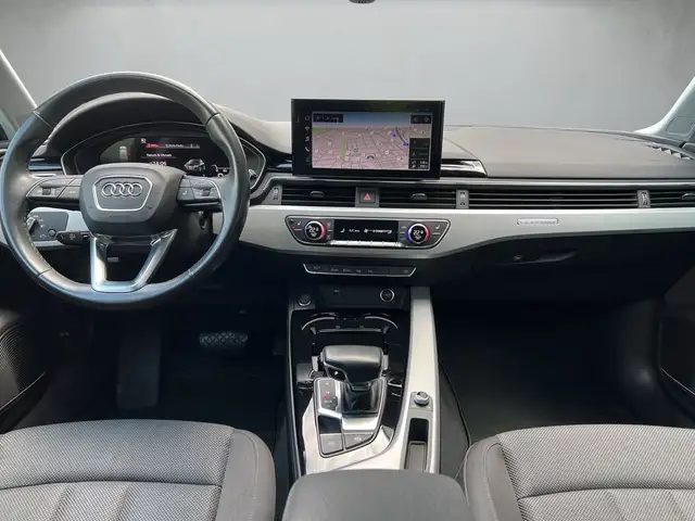 Audi A4 Avant view 8