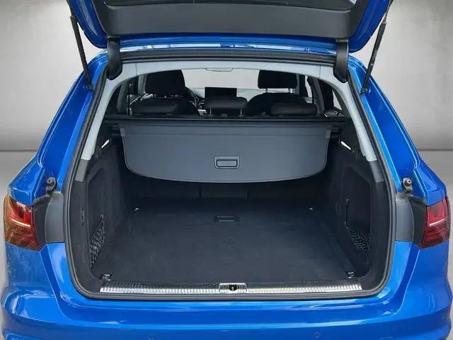 Audi A4 Avant view 5