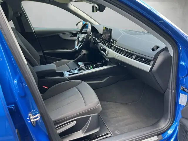 Audi A4 Avant view 13