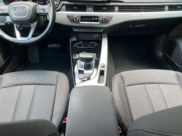 Audi A4 Avant view 9