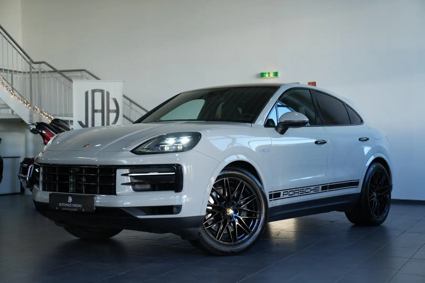 Porsche Cayenne Coupe E-Hybrid *KEYLEES*DISP*360°*BOSE* Grijs - 1