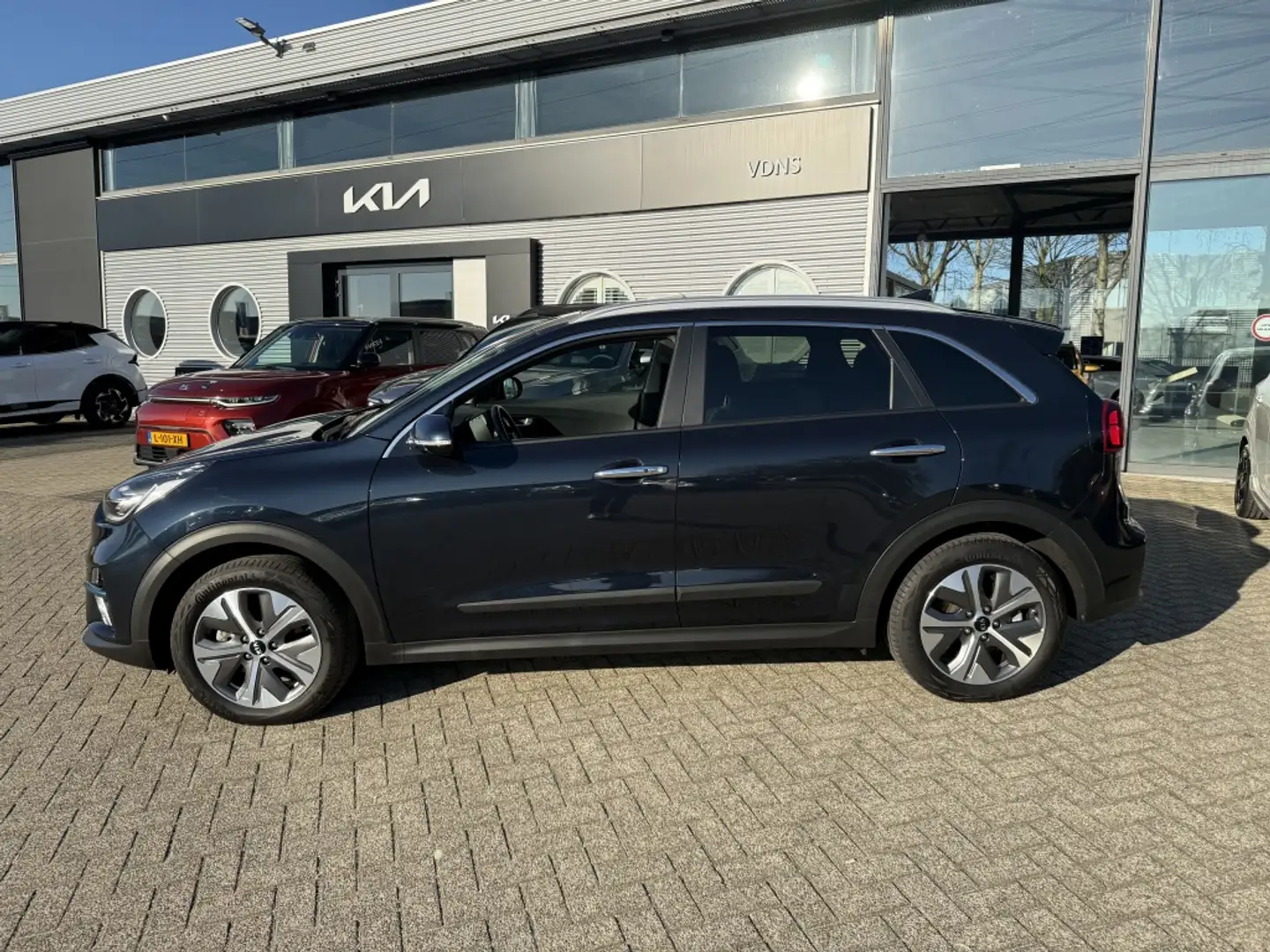 Kia e-Niro ExecutiveLine 64 kWh 3 FASE LADEN + FULL OPTIONS Blauw - 2