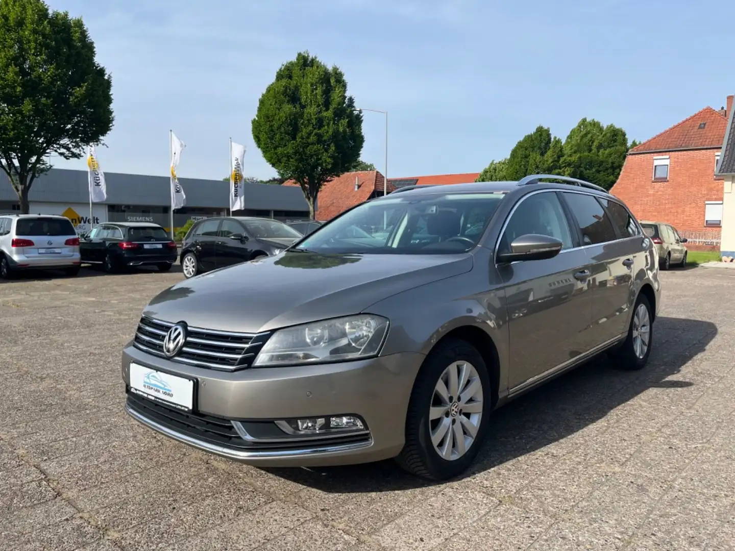 Volkswagen Passat Variant 2.0 TDI,Scheckheft,Kamera,AHK,SHZ Braun - 1