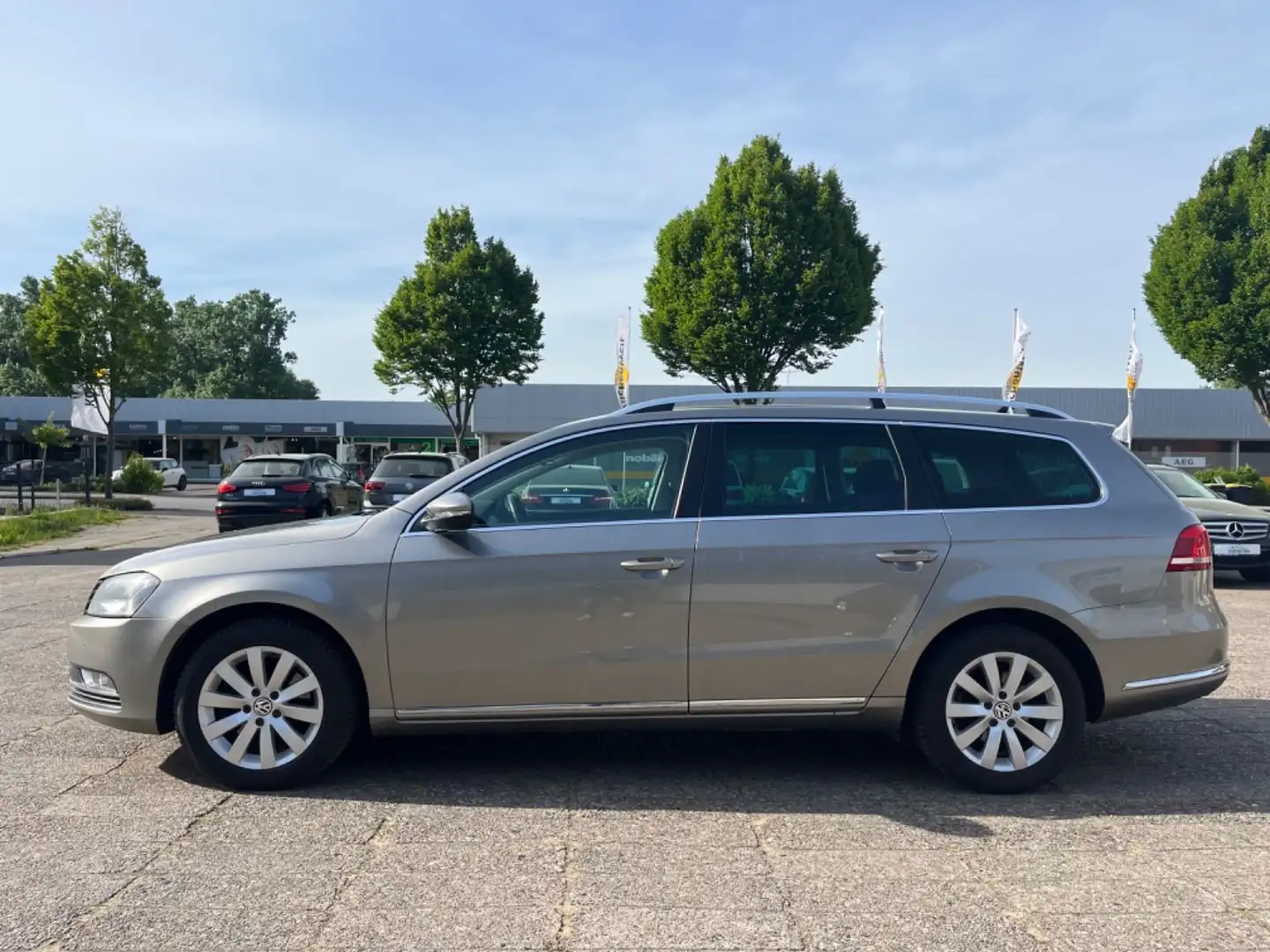 Volkswagen Passat Variant 2.0 TDI,Scheckheft,Kamera,AHK,SHZ Braun - 2