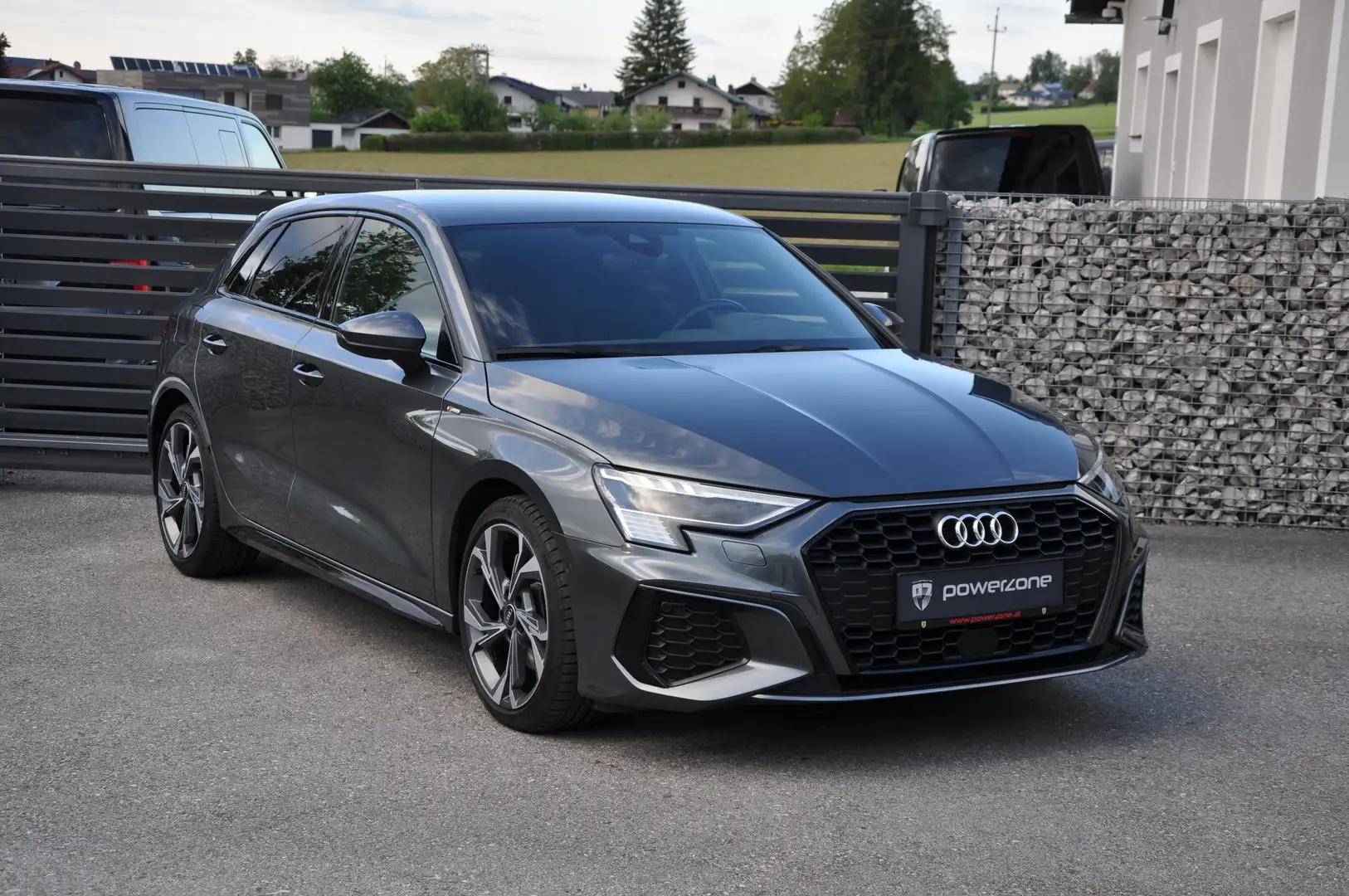 Audi A3 A3 TFSI S-line S-tronic AHK Virtual ACC Matrix Led Grau - 1