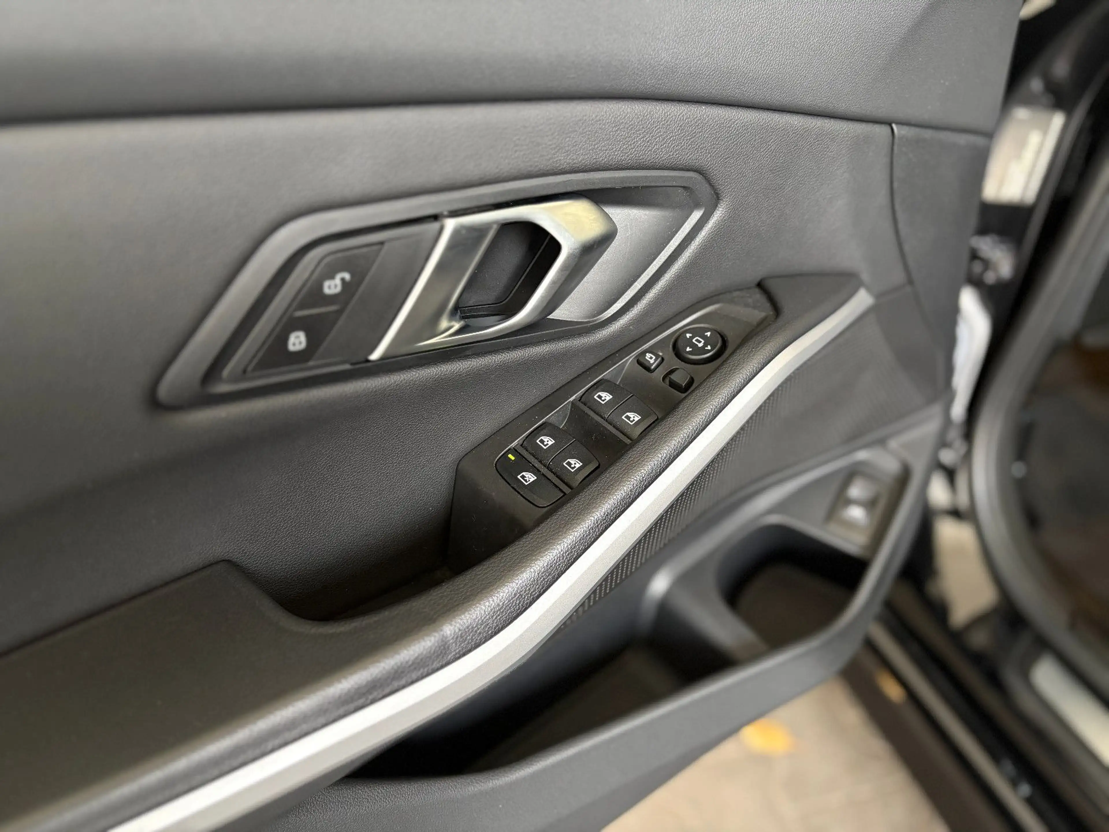 BMW 318 i Tour LCI Navi Sportsitz LED Shz PDC DAB — photo 21