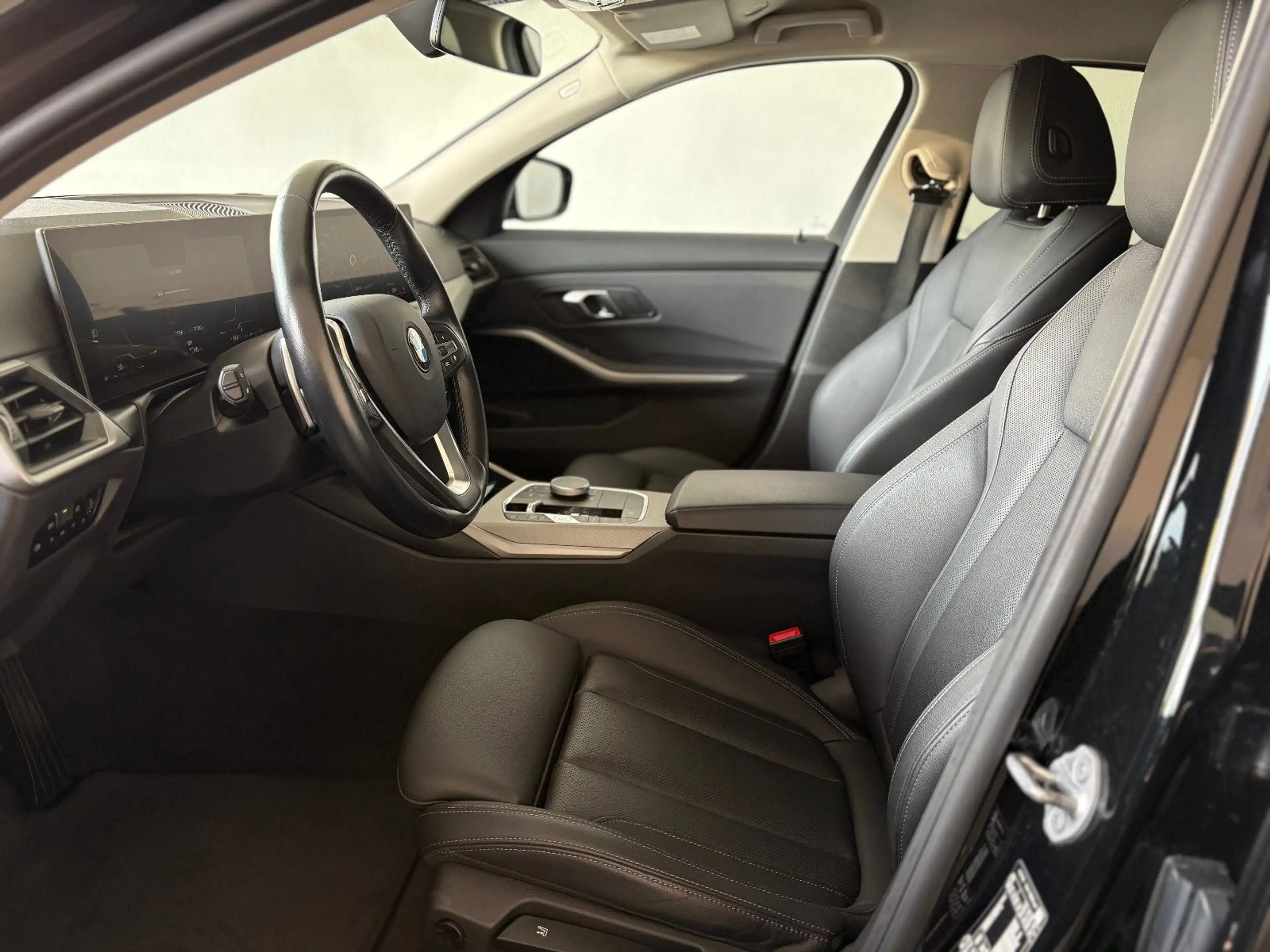BMW 318 i Tour LCI Navi Sportsitz LED Shz PDC DAB — photo 10